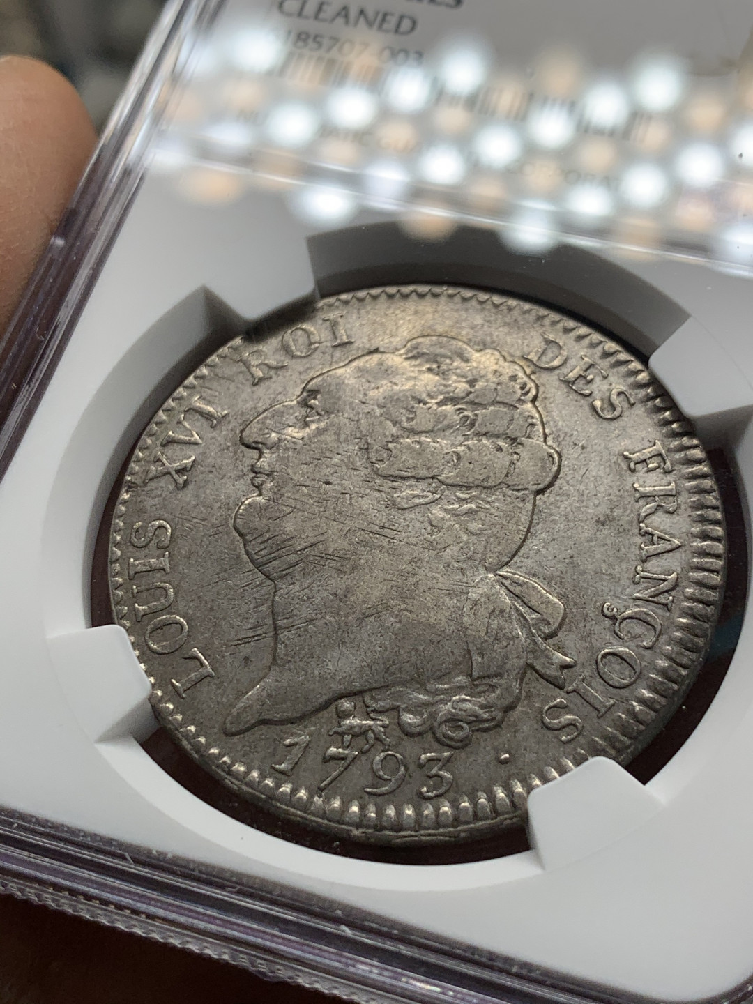 《竞宝斋》第28场-本周日，周一2场连拍（全场顺丰包邮） NGC 评级 法国1793年 路易十六 天使埃居 大银币 整体深打 人物清晰 这个评分也是高手