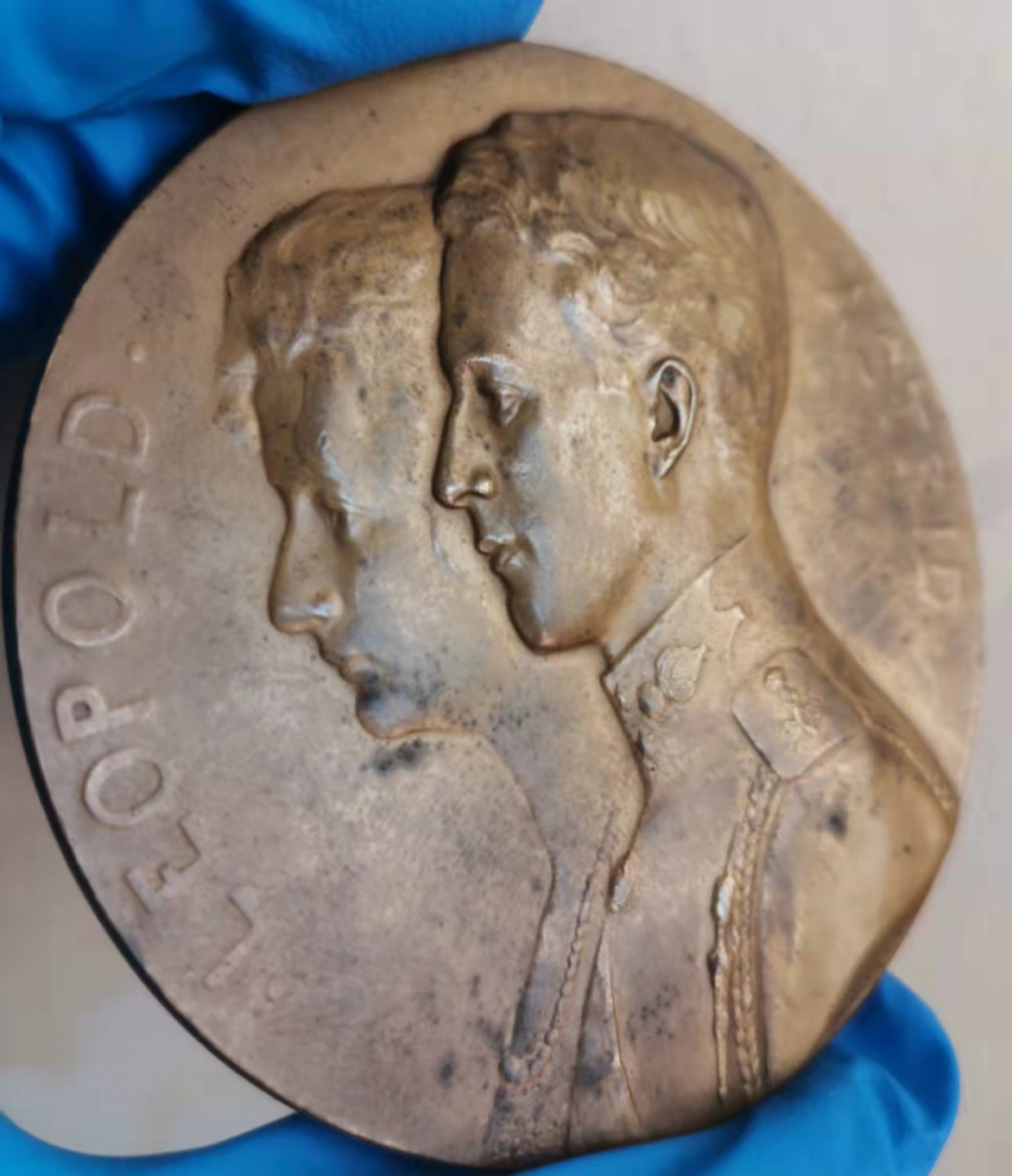 第23期拍卖会 1926年比利时利奥波德三世结婚超大铜章69mm122g