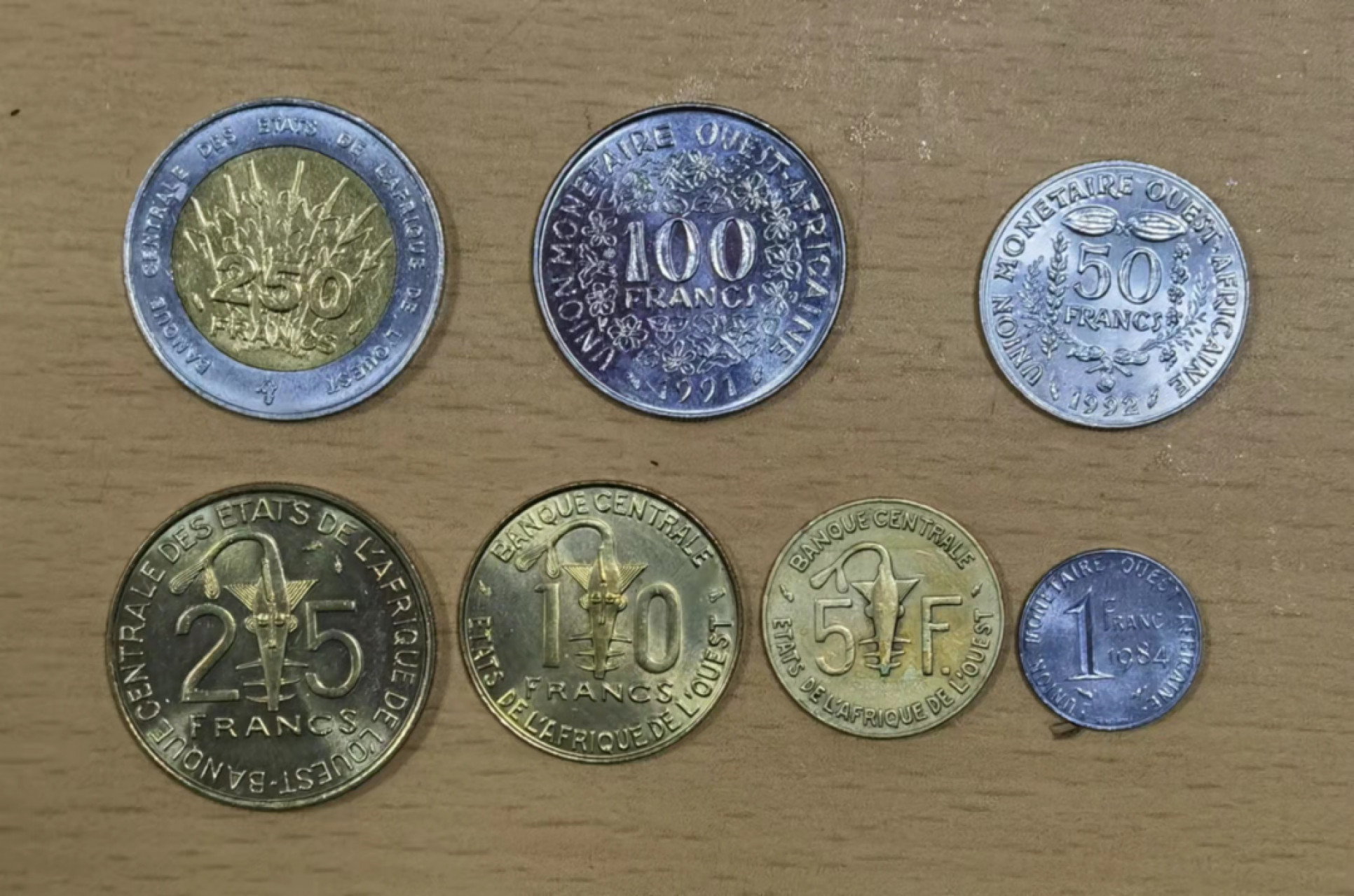 北京马甸外国钱币专卖店微拍第六十七期，非贵金属外国纪念币，流通币专场，陆续上新欢迎关注 好品西非法郎流通币7枚／套
