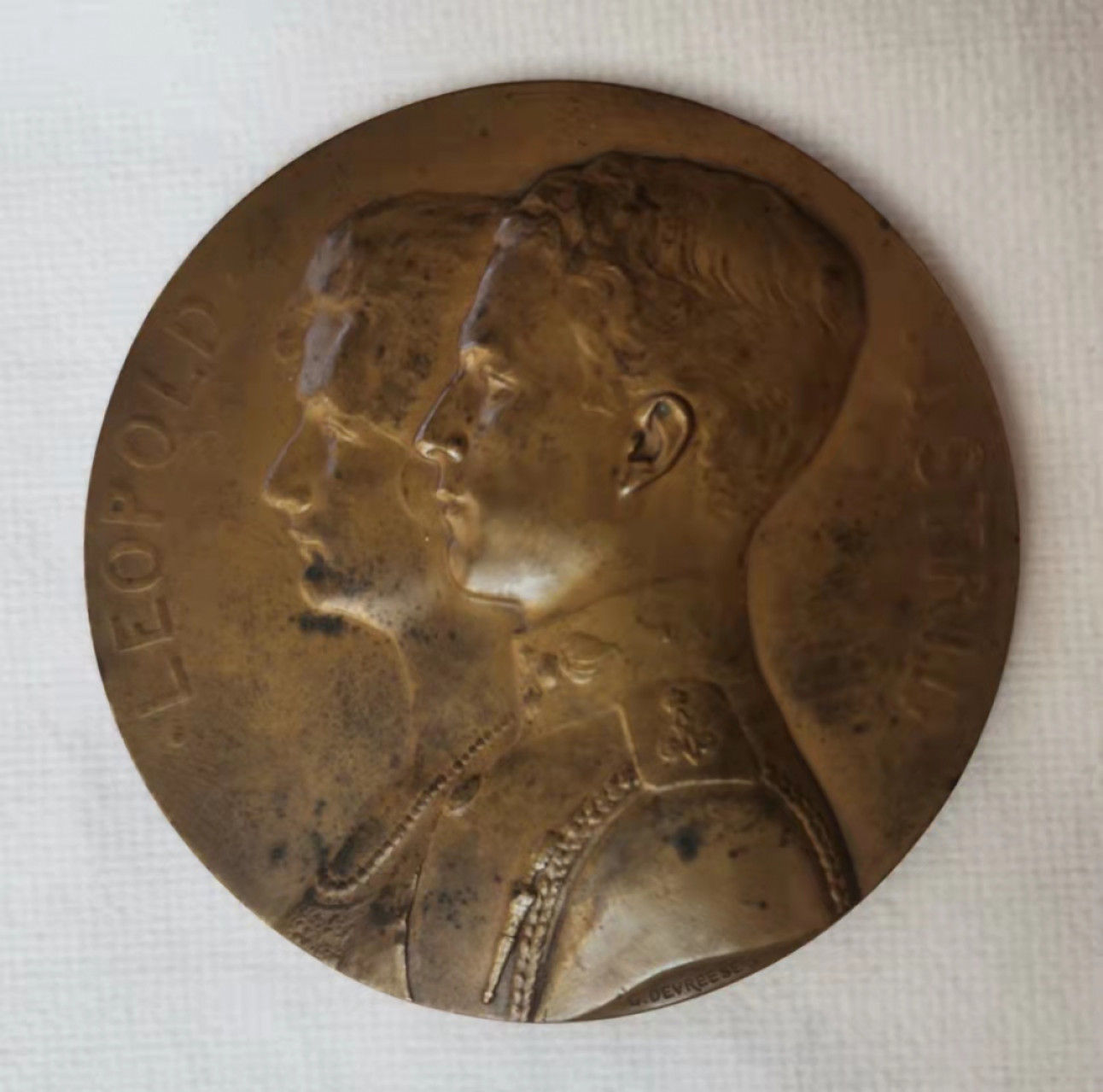 第23期拍卖会 1926年比利时利奥波德三世结婚超大铜章69mm122g