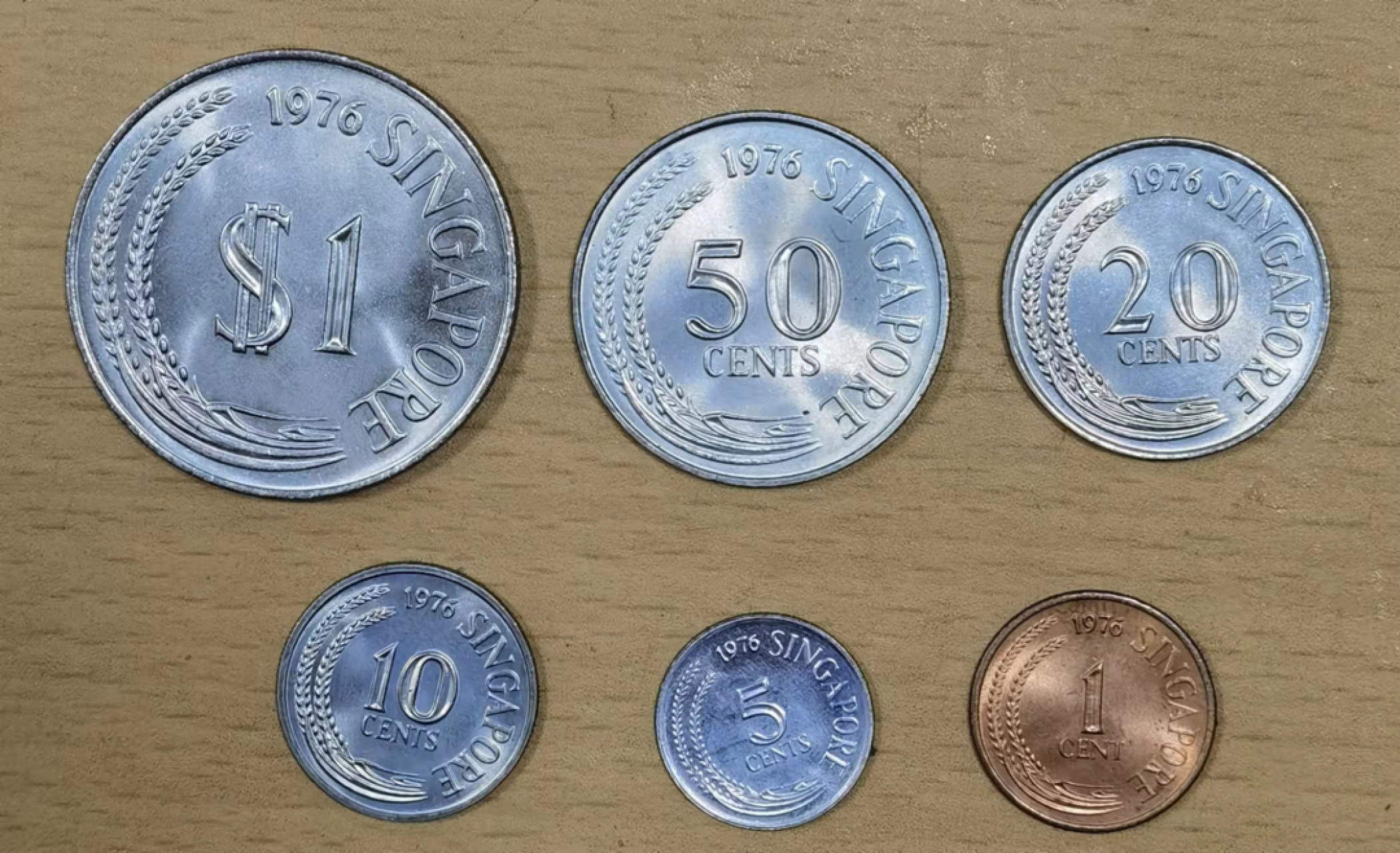 北京马甸外国钱币专卖店微拍第六十七期，非贵金属外国纪念币，流通币专场，陆续上新欢迎关注 好品UNC1976年版新加坡流通币6枚／套