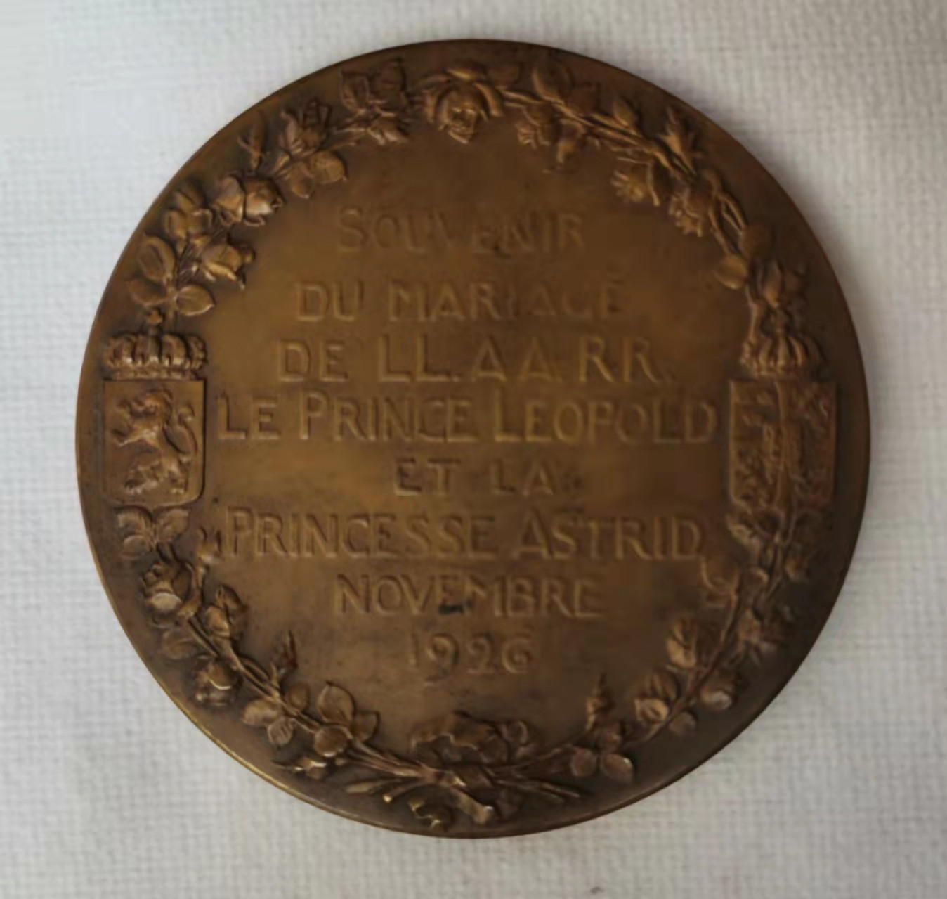 第23期拍卖会 1926年比利时利奥波德三世结婚超大铜章69mm122g