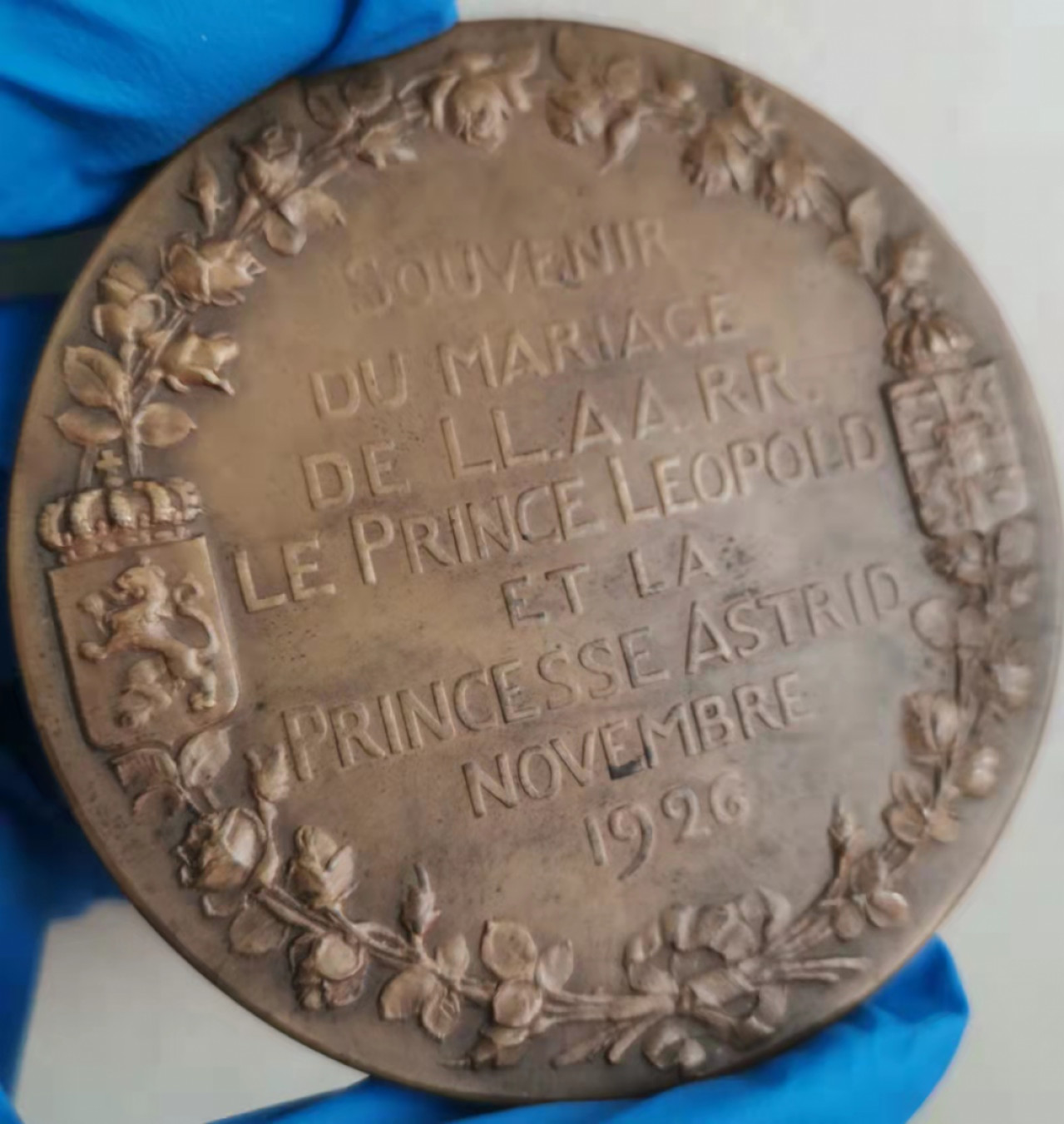 第23期拍卖会 1926年比利时利奥波德三世结婚超大铜章69mm122g