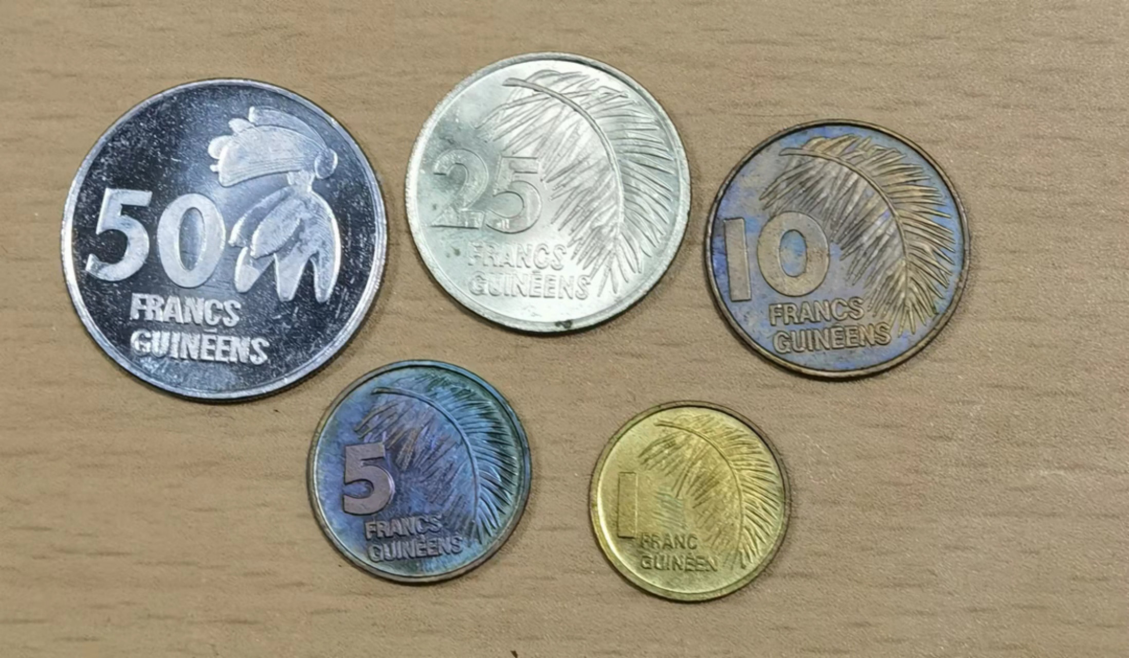 北京马甸外国钱币专卖店微拍第六十七期，非贵金属外国纪念币，流通币专场，陆续上新欢迎关注 几内亚4枚／套