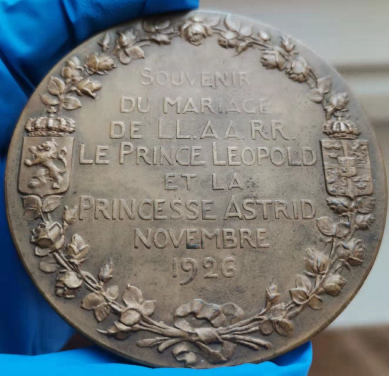 第23期拍卖会 1926年比利时利奥波德三世结婚超大铜章69mm122g