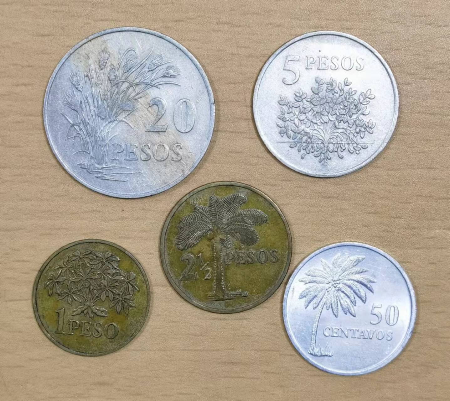 北京马甸外国钱币专卖店微拍第六十七期，非贵金属外国纪念币，流通币专场，陆续上新欢迎关注 几内亚比绍流通币5枚／套