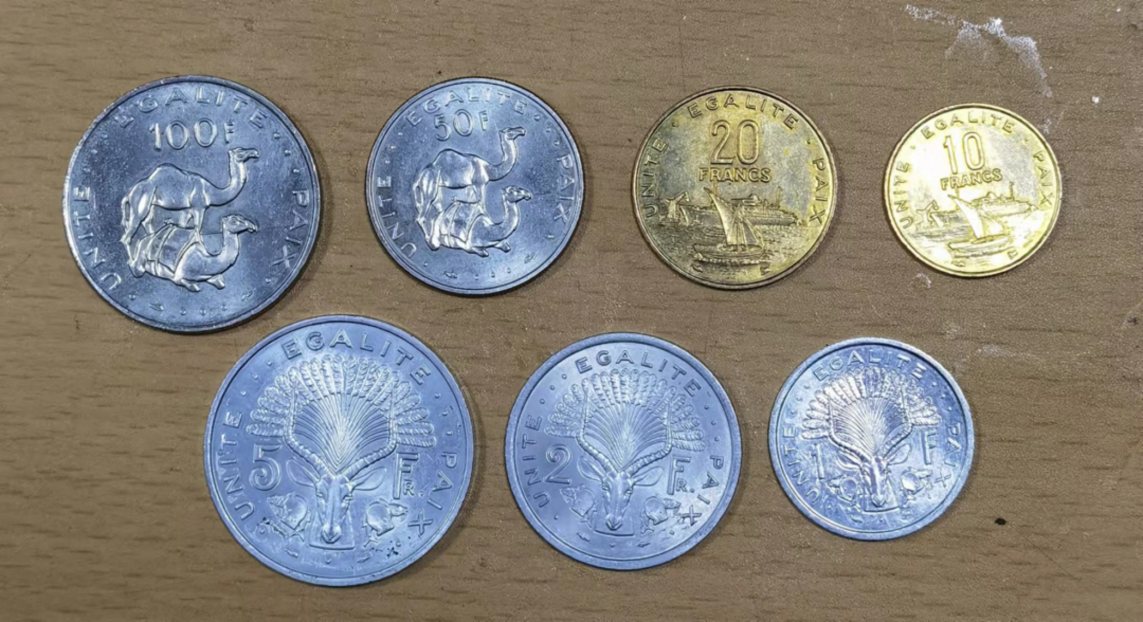 北京马甸外国钱币专卖店微拍第六十七期，非贵金属外国纪念币，流通币专场，陆续上新欢迎关注 好品UNC吉布提流通币7枚／套