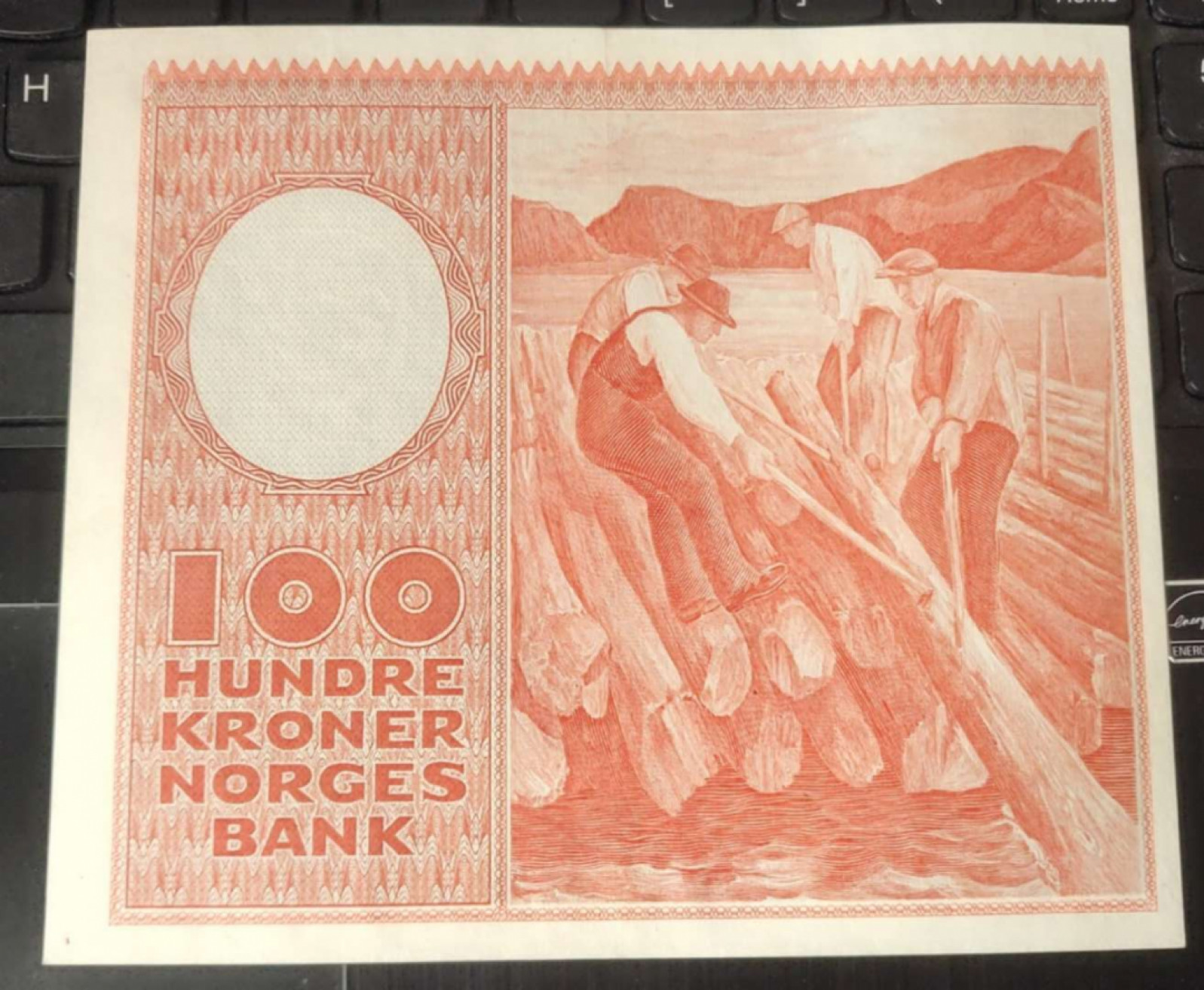 N&C 第十七期：惠友场 1958年挪威100克朗大方块纸币 伐木头 珍稀品种 基本全新不明显中折