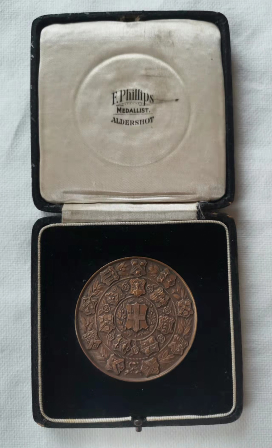 第23期拍卖会 原盒1939年实发英国科技博览会纪念铜章50mm73g