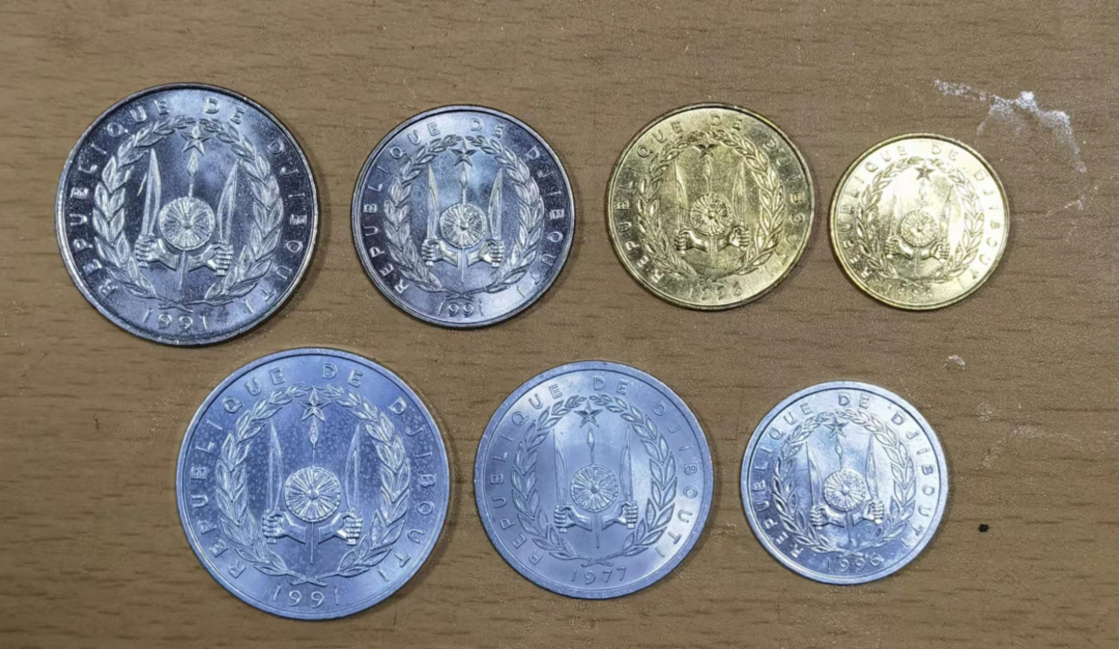 北京马甸外国钱币专卖店微拍第六十七期，非贵金属外国纪念币，流通币专场，陆续上新欢迎关注 好品UNC吉布提流通币7枚／套