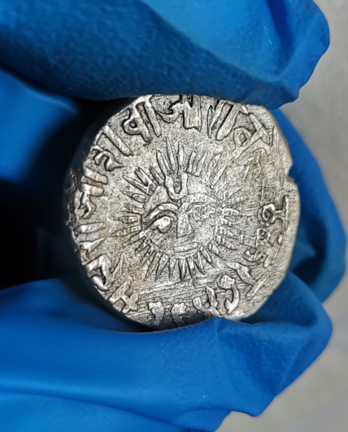 第23期拍卖会 18xx年印度印多尔邦太阳脸1卢比银币