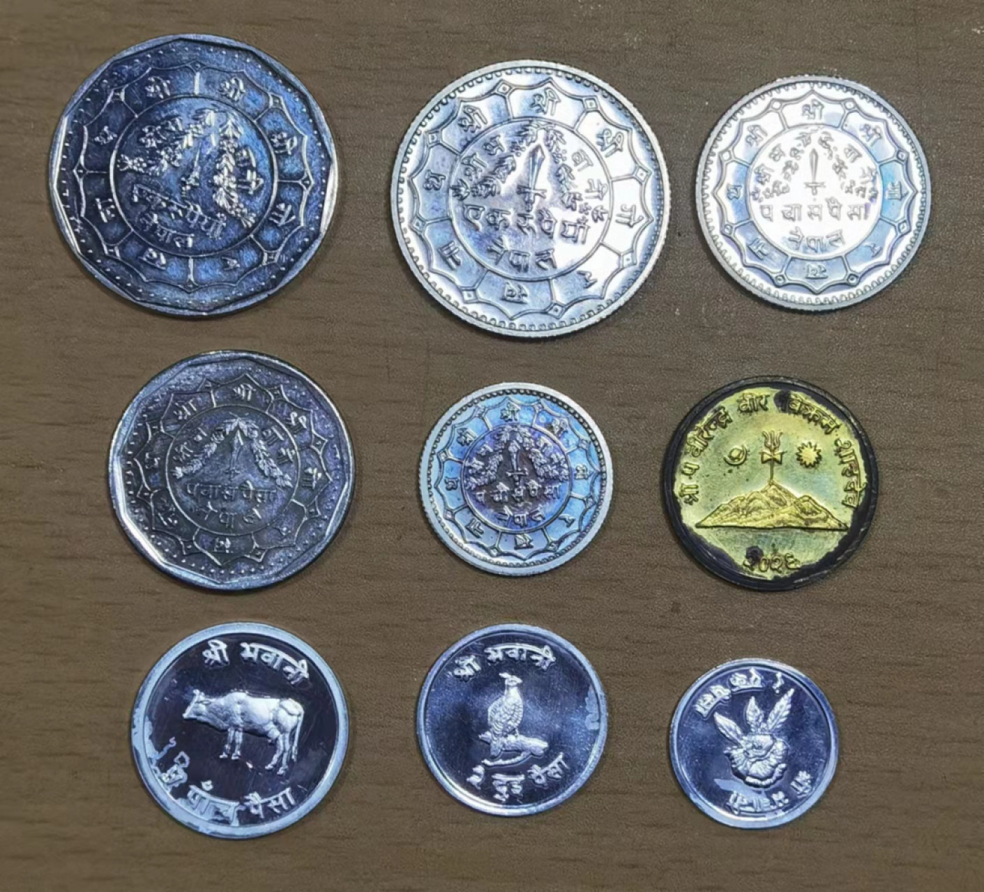 北京马甸外国钱币专卖店微拍第六十七期，非贵金属外国纪念币，流通币专场，陆续上新欢迎关注 从封装册子里拆下来的精制尼泊尔流通套币