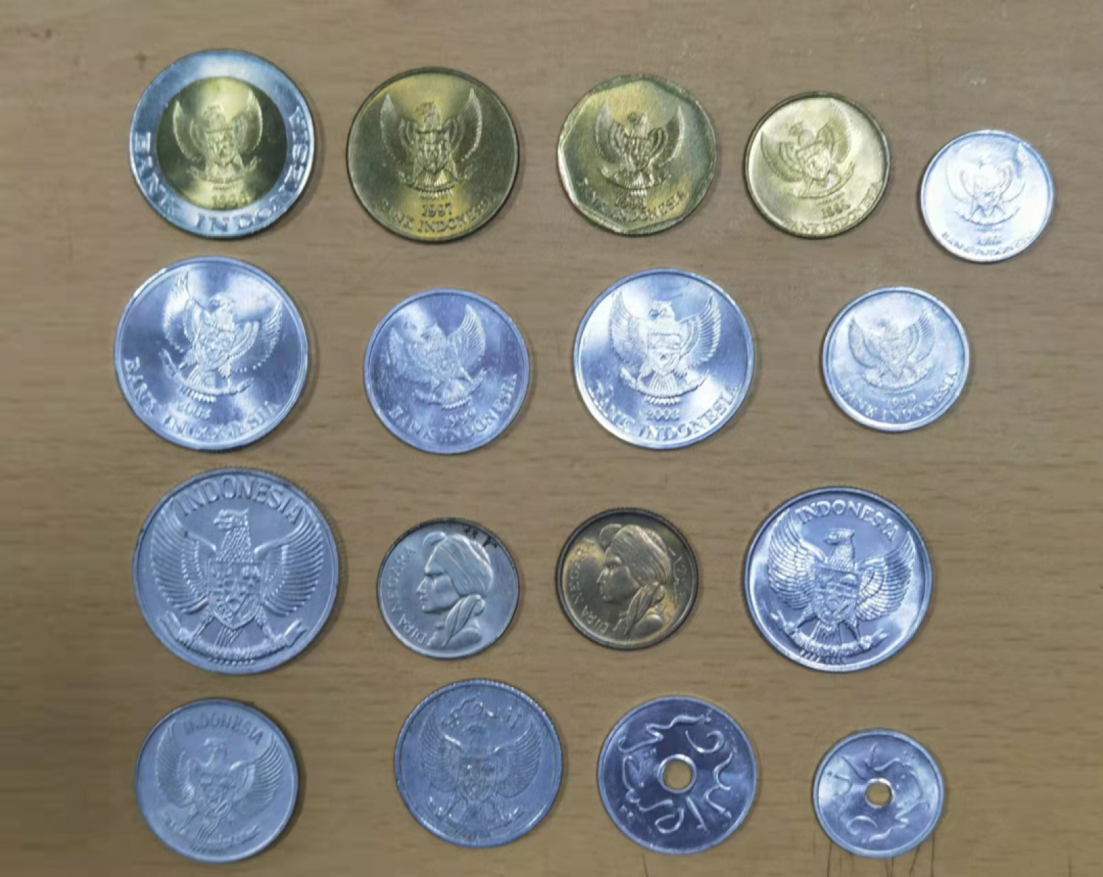 北京马甸外国钱币专卖店微拍第六十七期，非贵金属外国纪念币，流通币专场，陆续上新欢迎关注 印尼流通币17枚