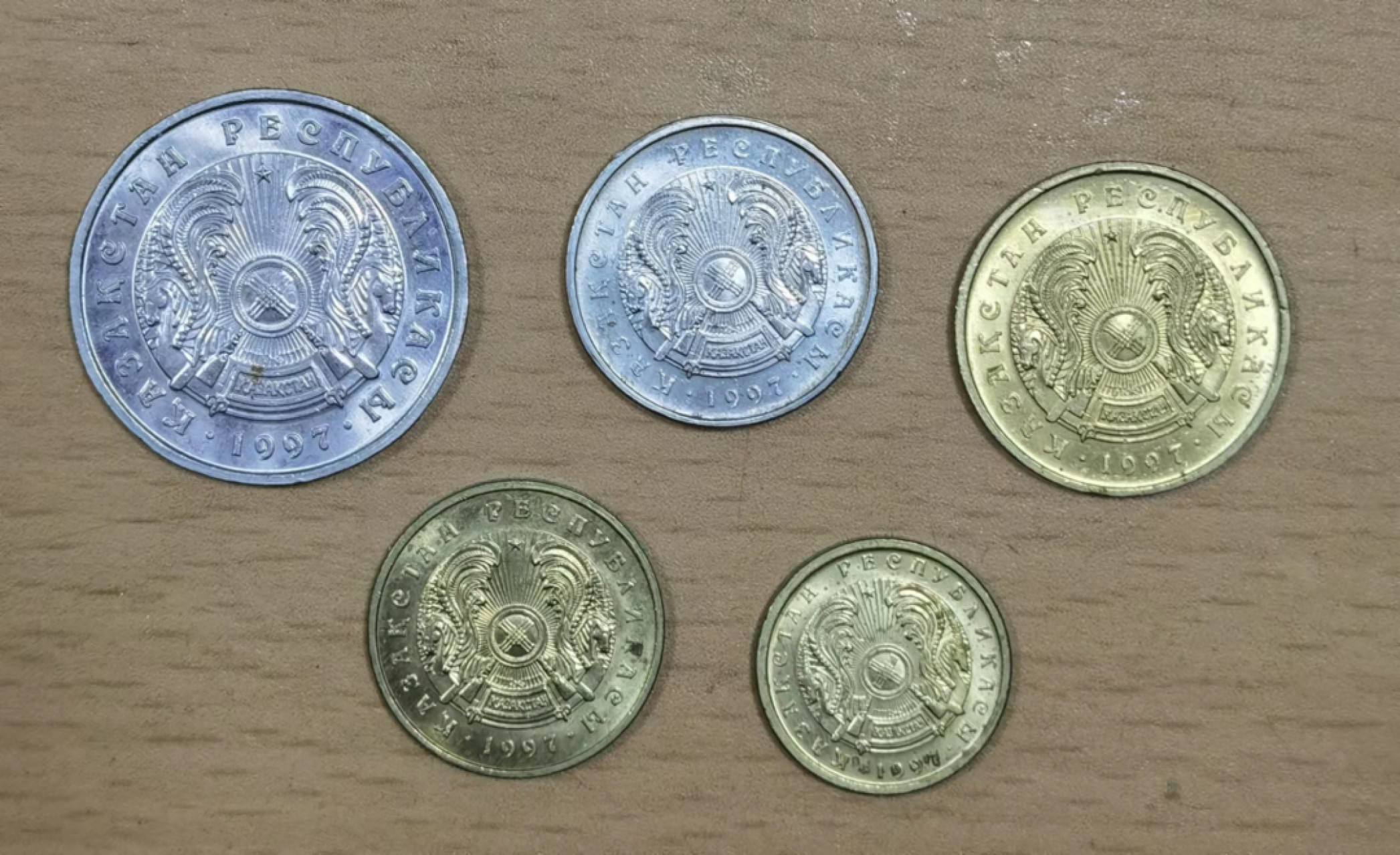 北京马甸外国钱币专卖店微拍第六十七期，非贵金属外国纪念币，流通币专场，陆续上新欢迎关注 1997年版哈萨克斯坦流通币5枚／套