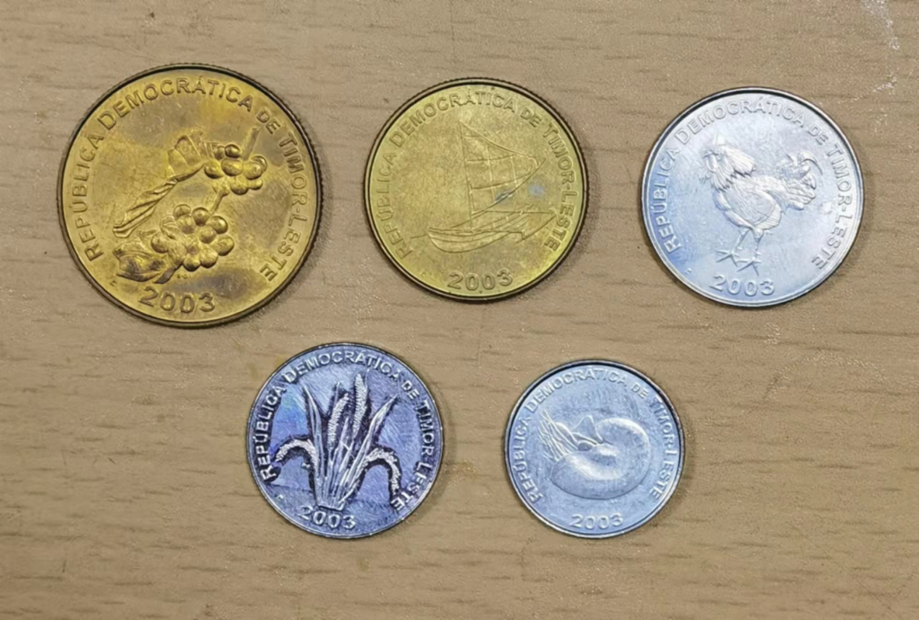 北京马甸外国钱币专卖店微拍第六十七期，非贵金属外国纪念币，流通币专场，陆续上新欢迎关注 好品2003年版东帝汶5枚／套