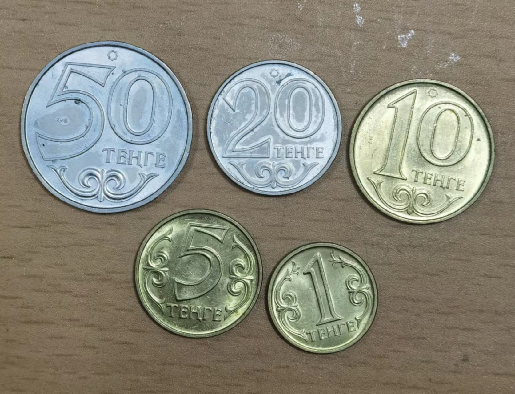 北京马甸外国钱币专卖店微拍第六十七期，非贵金属外国纪念币，流通币专场，陆续上新欢迎关注 1997年版哈萨克斯坦流通币5枚／套