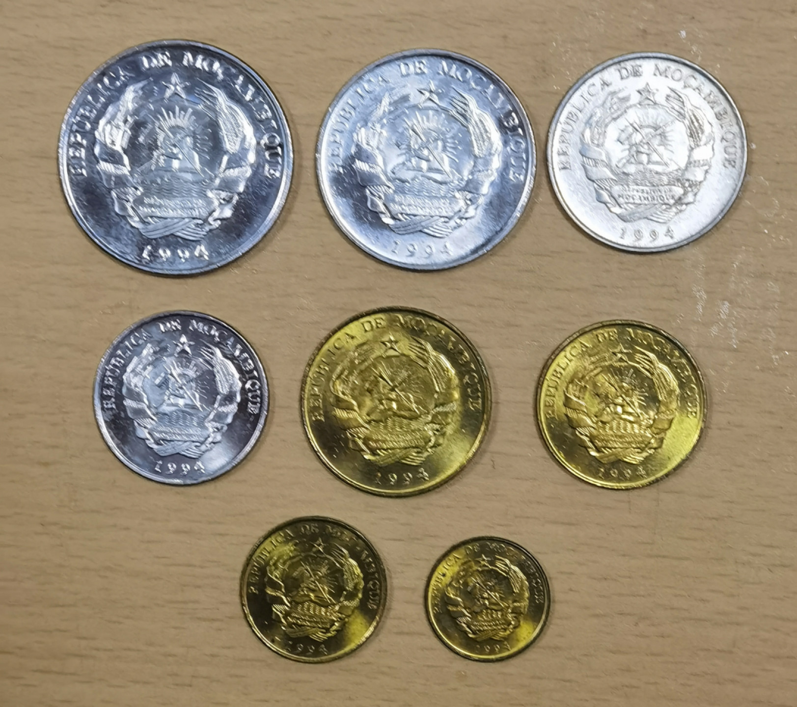北京马甸外国钱币专卖店微拍第六十七期，非贵金属外国纪念币，流通币专场，陆续上新欢迎关注 1994年版莫桑比克流通币8枚／套