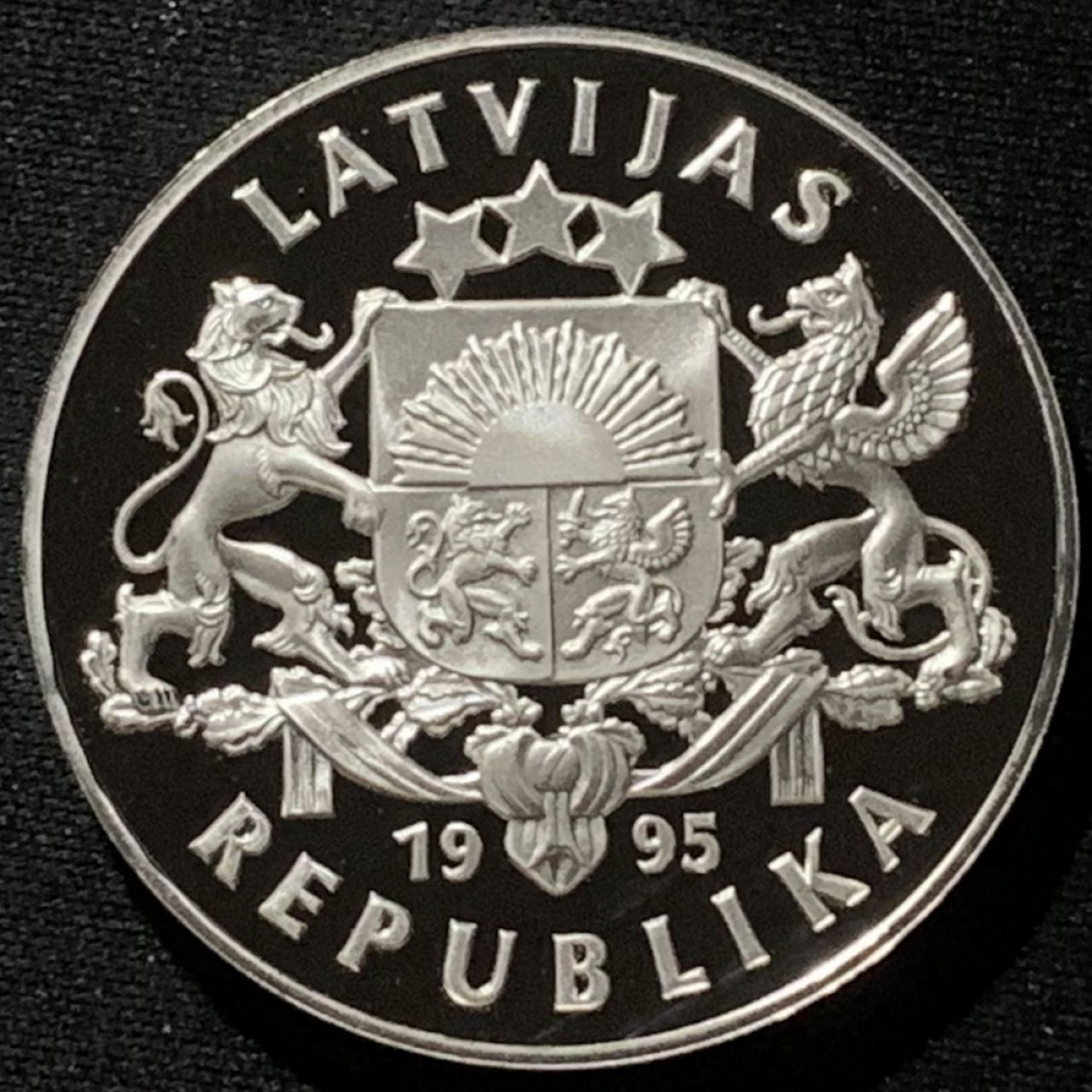 紫瑗钱币——第166期拍卖 拉脱维亚 1995年 联合国成立50周年 1拉特 28.28克 0.925银 精制