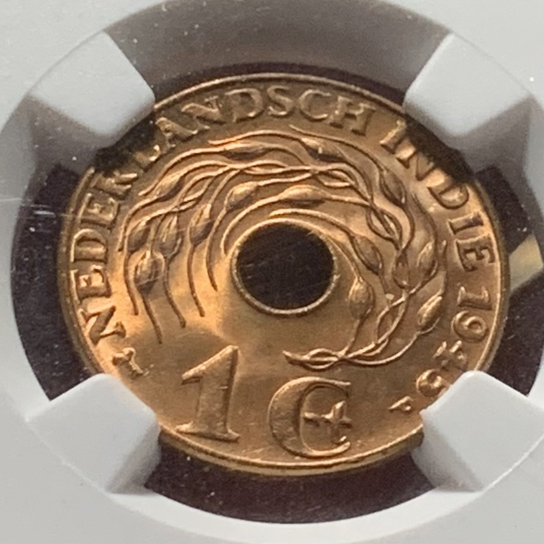 紫瑗钱币——第166期拍卖 荷属东印度 1945年 P版 1分 中孔 铜币 NGC MS66 RB