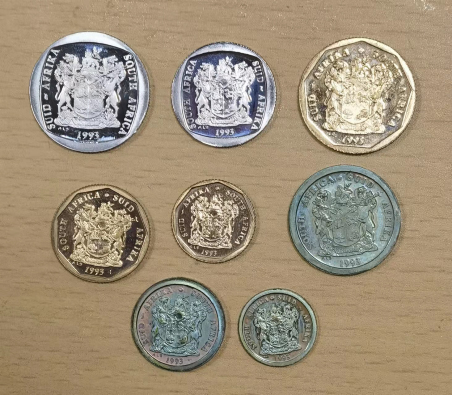 北京马甸外国钱币专卖店微拍第六十七期，非贵金属外国纪念币，流通币专场，陆续上新欢迎关注 从原封册子里拆下来的1993年版南非精制流通币8枚／套