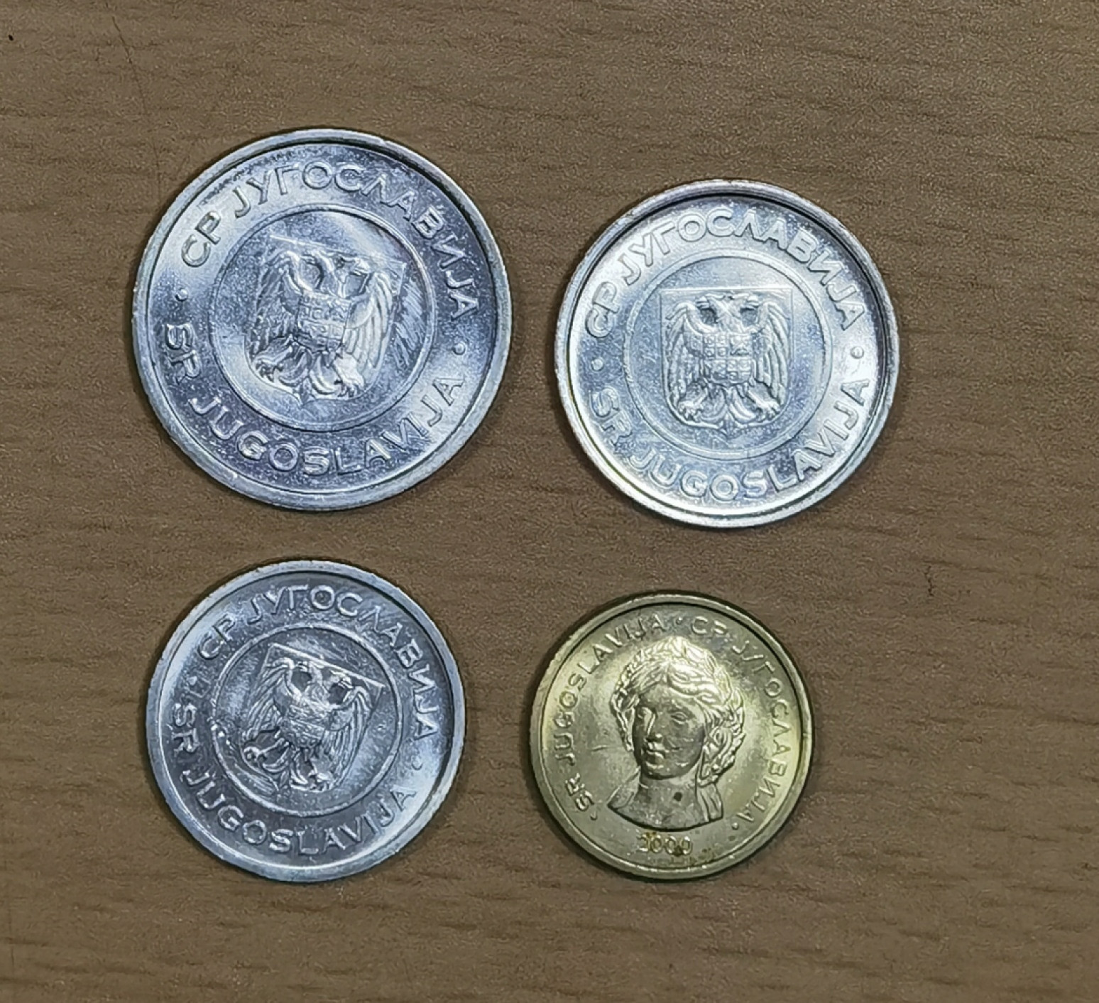 北京马甸外国钱币专卖店微拍第六十七期，非贵金属外国纪念币，流通币专场，陆续上新欢迎关注 2000年版塞尔维亚流通币4枚／套