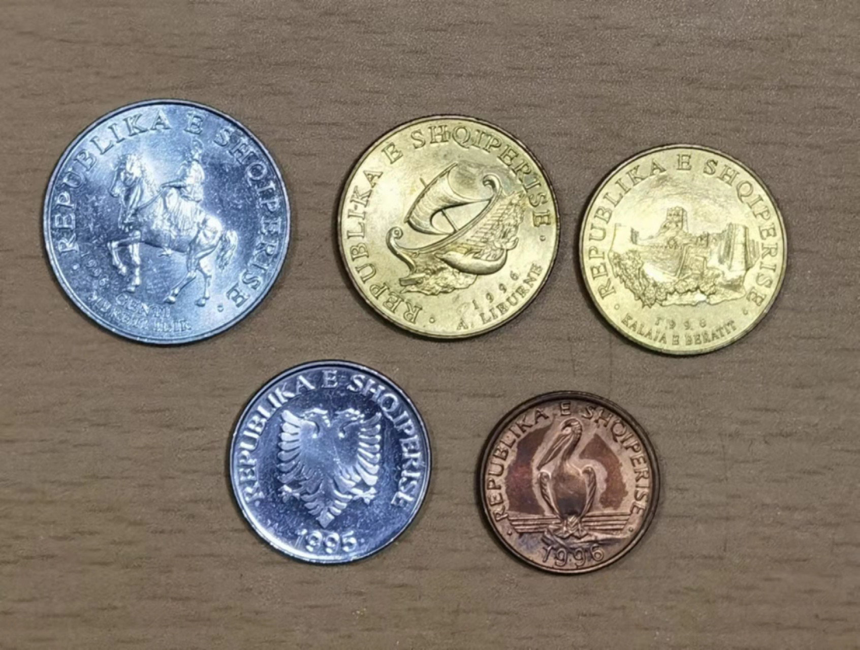 北京马甸外国钱币专卖店微拍第六十七期，非贵金属外国纪念币，流通币专场，陆续上新欢迎关注 阿尔巴尼亚流通币5枚／套
