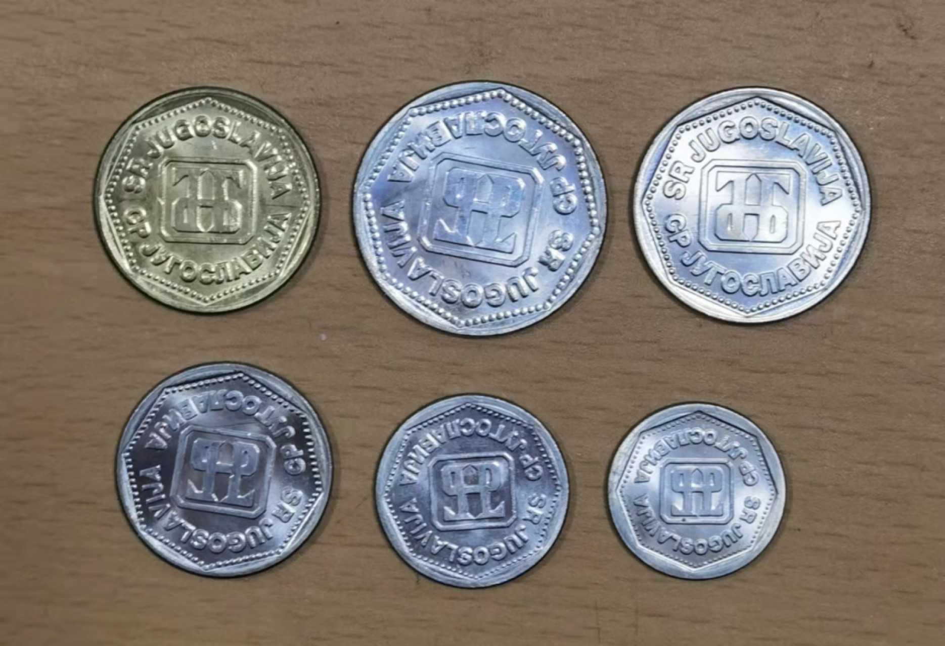 北京马甸外国钱币专卖店微拍第六十七期，非贵金属外国纪念币，流通币专场，陆续上新欢迎关注 1993年版南斯拉夫流通币6枚／套