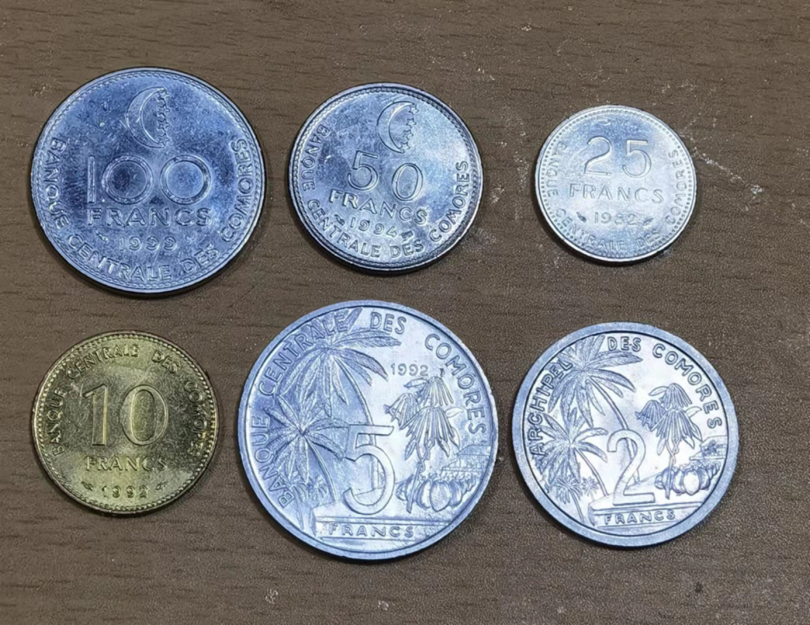 北京马甸外国钱币专卖店微拍第六十七期，非贵金属外国纪念币，流通币专场，陆续上新欢迎关注 好品法属科摩罗流通币6枚／套