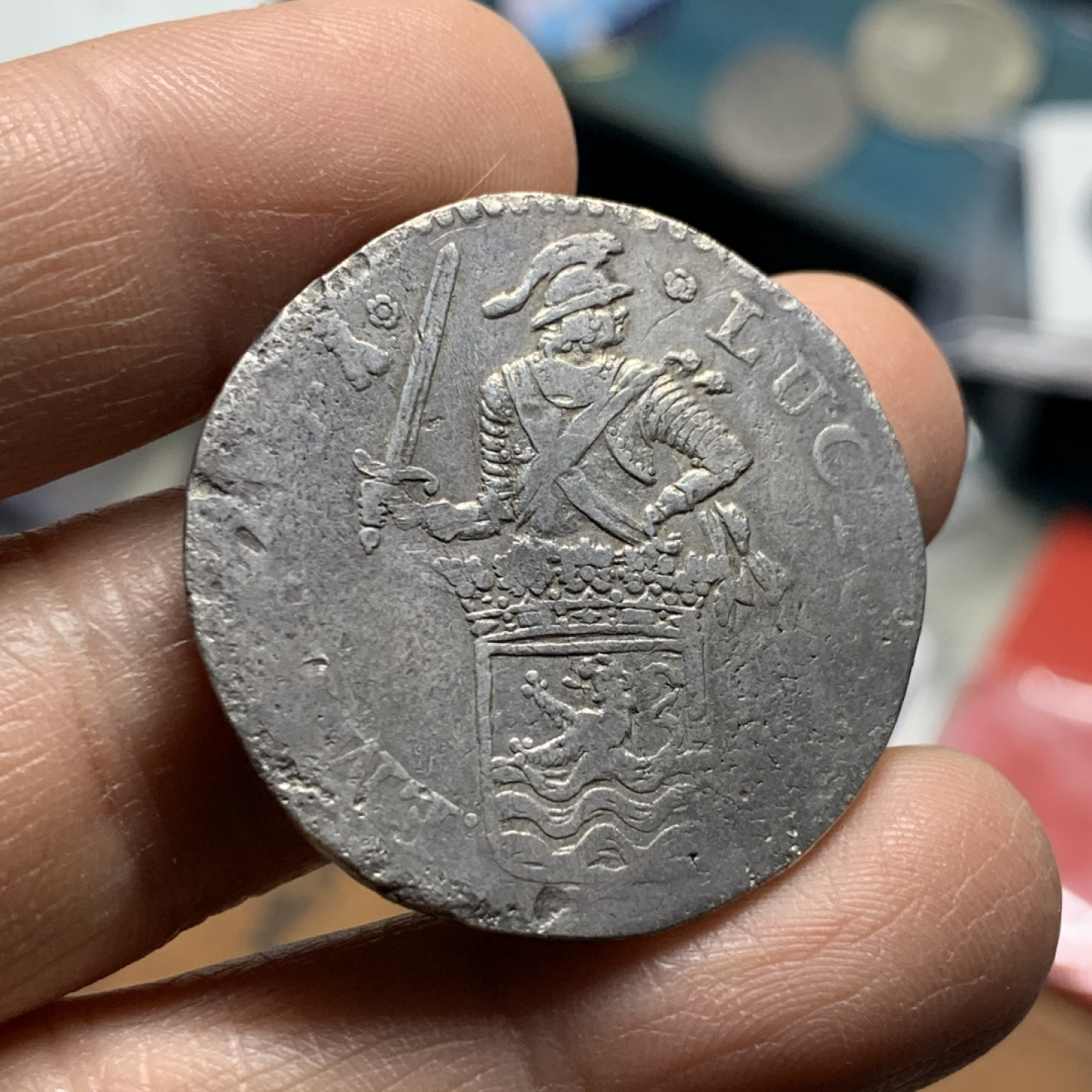 《竞宝斋》第30场-周日，周一，周二3场连拍（全场顺丰包邮） 荷兰 武士持剑 30斯蒂弗 银币 35mm，15.6克 首见品种