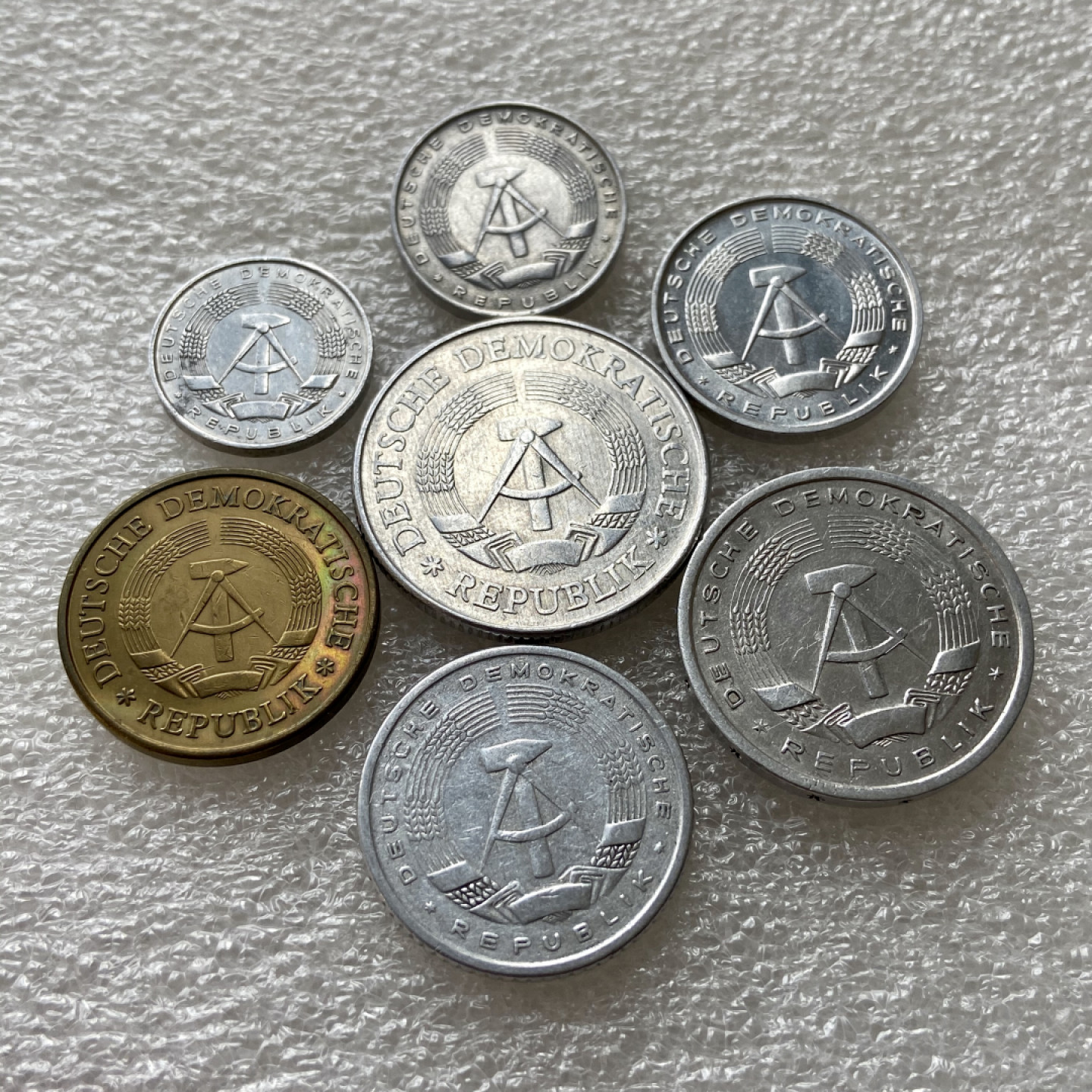 【Numismatist】第四场-0起拍-0佣金-包邮-世界硬币 民主德国1956-1978年7枚一组 含1马克2马克