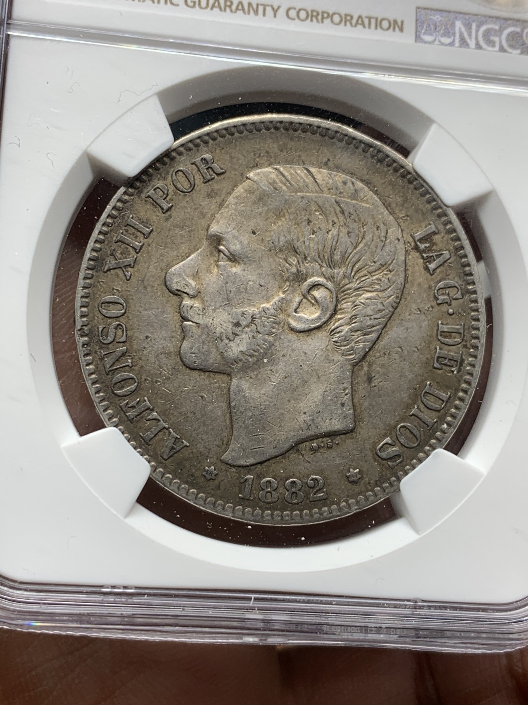 《竞宝斋》第30场-周日，周一，周二3场连拍（全场顺丰包邮） NGC-XF 西班牙 1882年 阿方索十二世 5比塞塔 双柱银币 黑包浆好味道