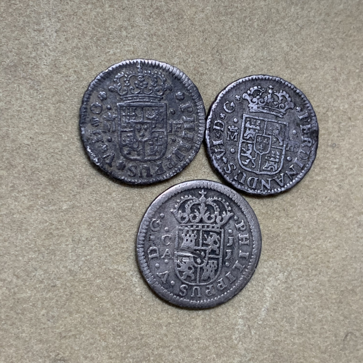 《竞宝斋》第30场-周日，周一，周二3场连拍（全场顺丰包邮） 西班牙1719，1749，1735年 本土1/2里亚尔 银币 3枚 一组