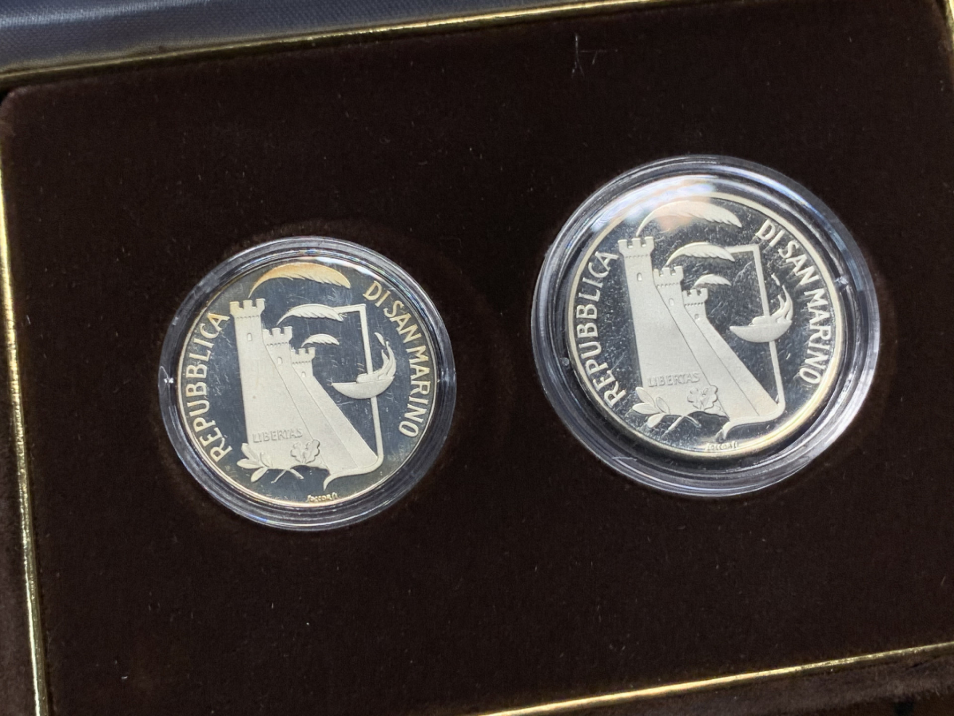 《竞宝斋》第30场-周日，周一，周二3场连拍（全场顺丰包邮） 原盒证书 圣马力诺 1988年冬奥会 500/1000里拉 精制PROOF银币一对 完美状态