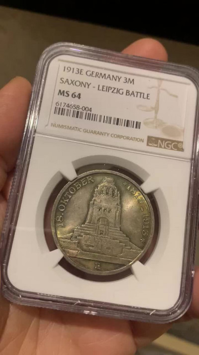 《竞宝斋》第30场-周日，周一，周二3场连拍（全场顺丰包邮） NGC-MS64 德国萨克森 1913年 建功碑 3马克 银币 黑彩包浆