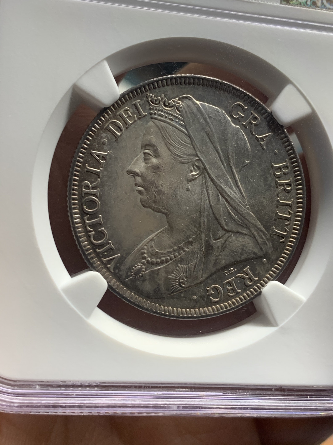 《竞宝斋》第30场-周日，周一，周二3场连拍（全场顺丰包邮） NGC-MS64 英国 1897年  维多利亚披纱 半克朗 银币 五彩包浆 十字光轮