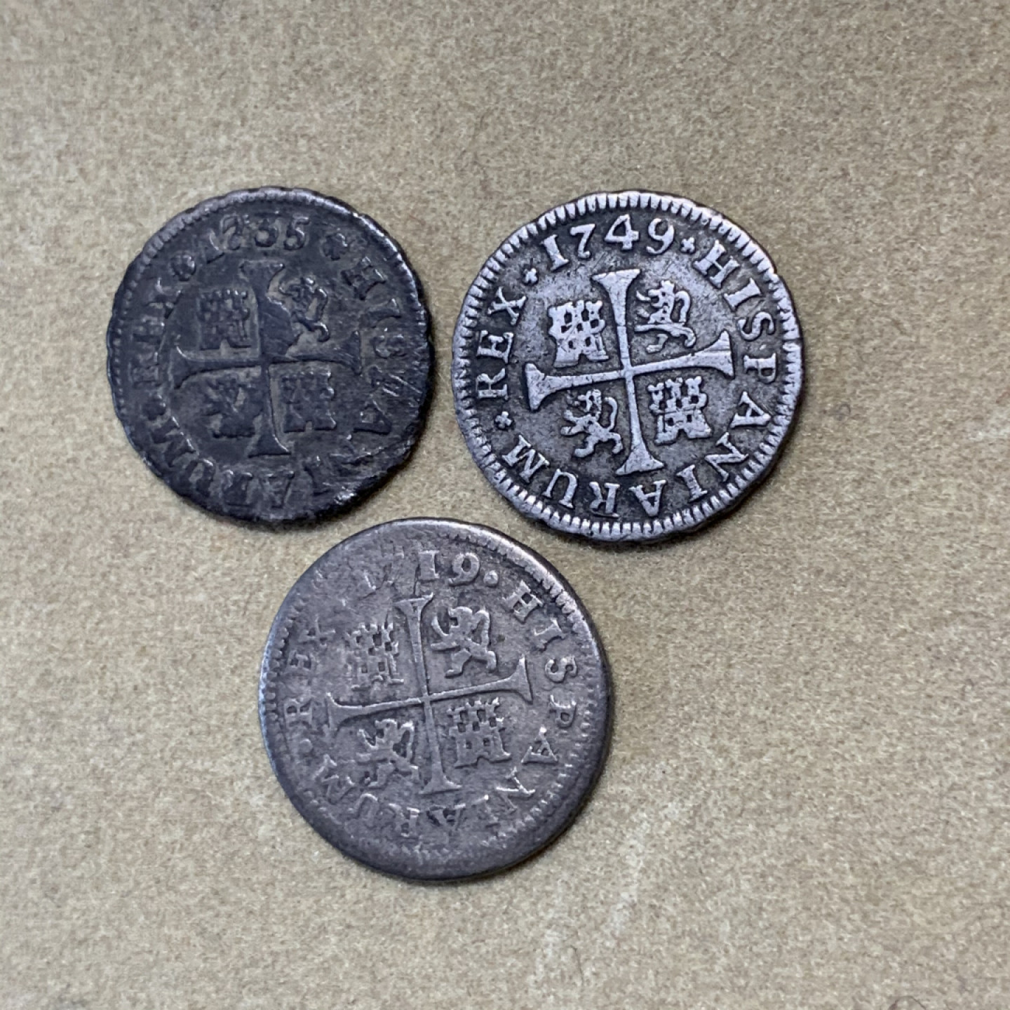 《竞宝斋》第30场-周日，周一，周二3场连拍（全场顺丰包邮） 西班牙1719，1749，1735年 本土1/2里亚尔 银币 3枚 一组