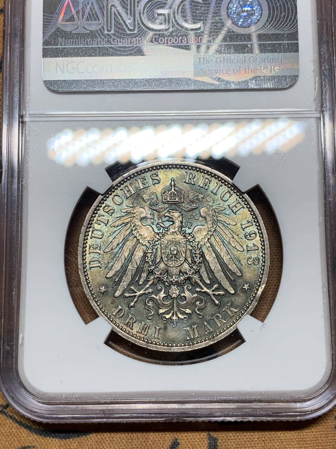 《竞宝斋》第30场-周日，周一，周二3场连拍（全场顺丰包邮） NGC-MS64 德国萨克森 1913年 建功碑 3马克 银币 黑彩包浆