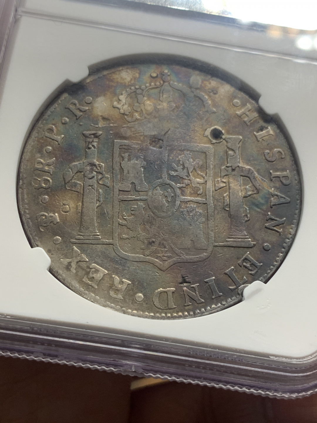 《竞宝斋》第30场-周日，周一，周二3场连拍（全场顺丰包邮） NGC评级1791年玻利维亚卡四双柱8瑞尔银币，撑满盒子直径达40mm的老双柱，比普通的大一圈