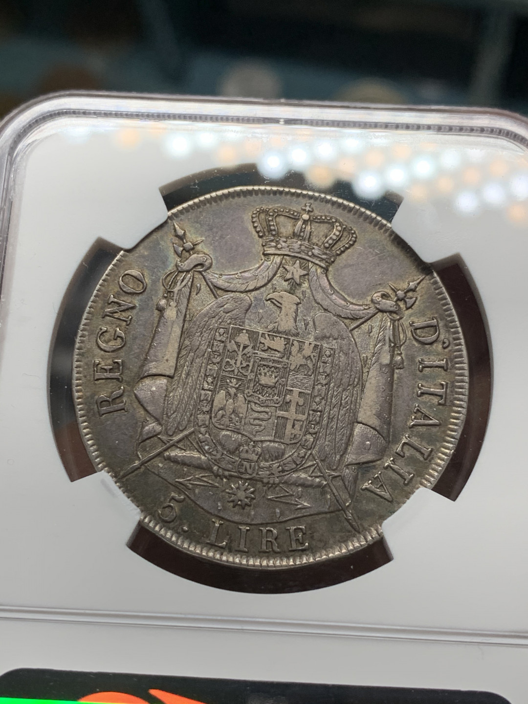 《竞宝斋》第30场-周日，周一，周二3场连拍（全场顺丰包邮） NGC-XF40 意大利 1807-M年 拿破仑一世 5里拉 大银币 黑包浆细节很好 个人估计是45分的状态