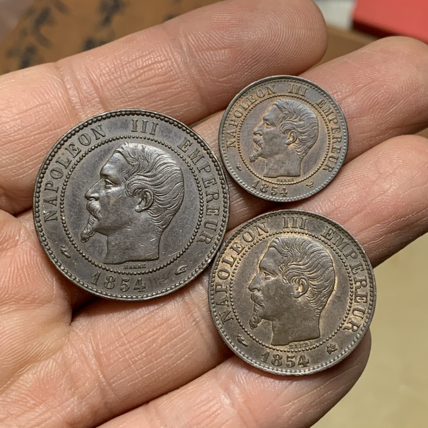 《竞宝斋》第30场-周日，周一，周二3场连拍（全场顺丰包邮） 法国1854年拿破仑三世 一组3枚  2/5/10分铜币 品相 非常难得