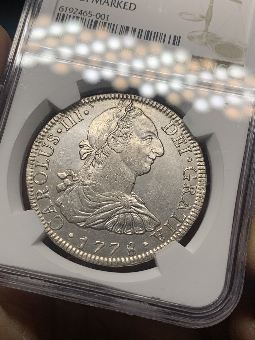 《竞宝斋》第30场-周日，周一，周二3场连拍（全场顺丰包邮） NGC评级 墨西哥1778年 卡三 8R 双柱大银币 深打好细节，有一文字戳