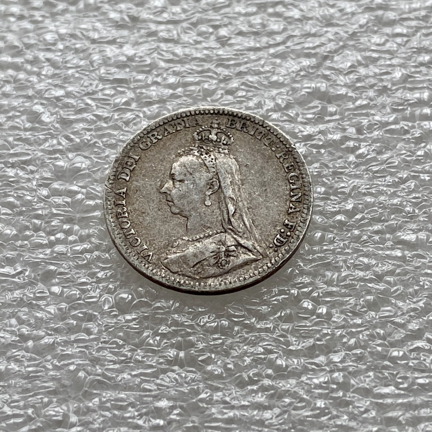 【Numismatist】第四场-0起拍-0佣金-包邮-世界硬币 英国1892年高冠维多利亚3便士银币