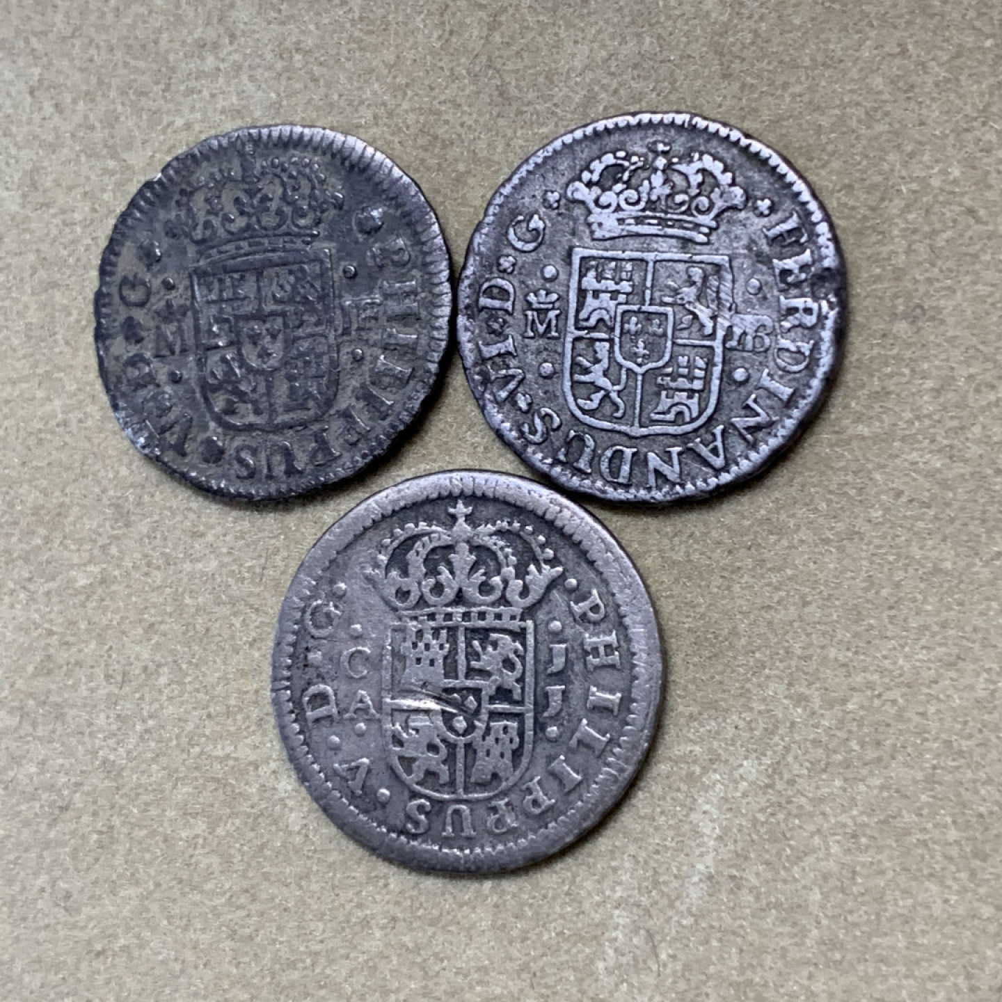 《竞宝斋》第30场-周日，周一，周二3场连拍（全场顺丰包邮） 西班牙1719，1749，1735年 本土1/2里亚尔 银币 3枚 一组