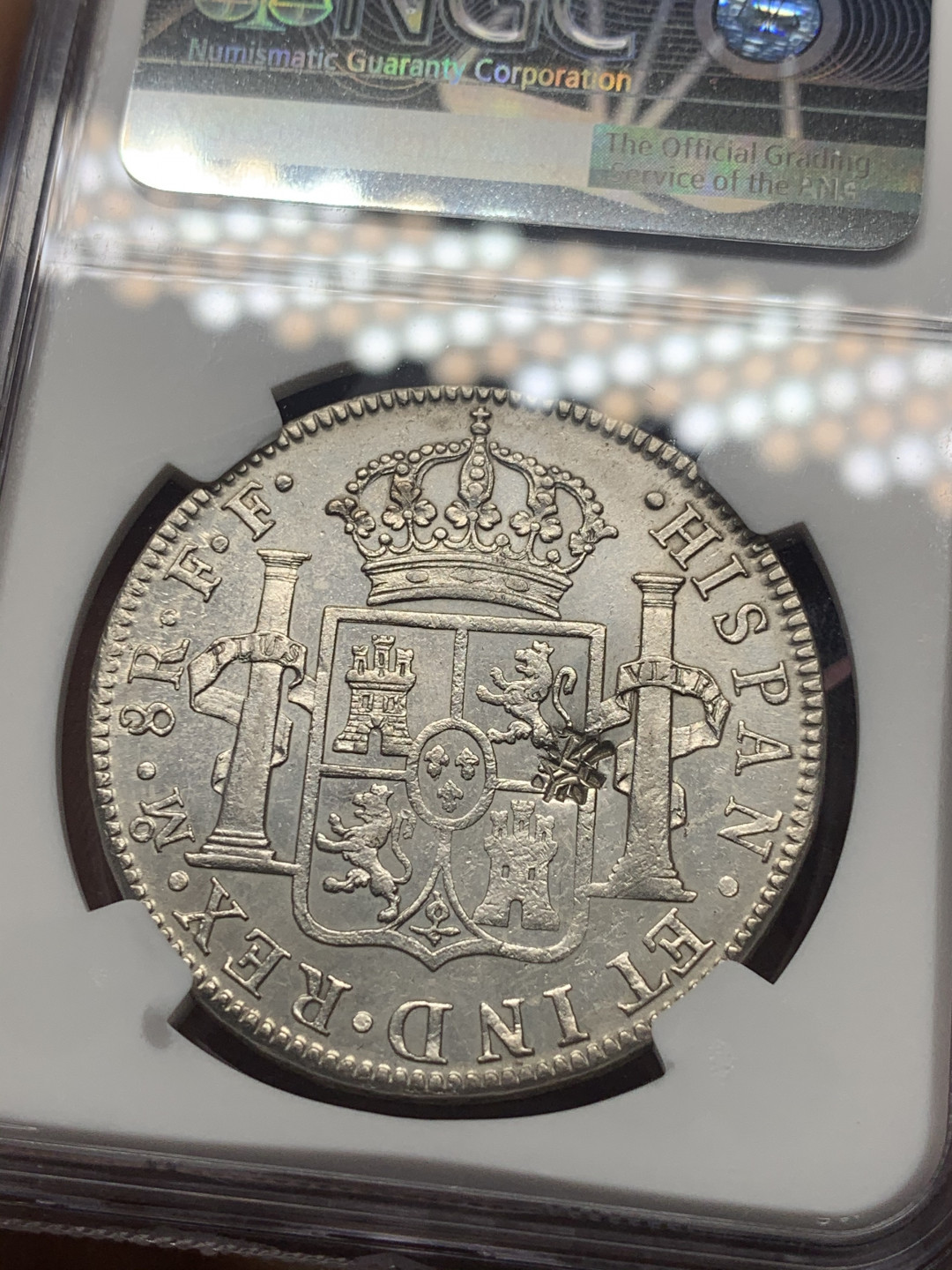 《竞宝斋》第30场-周日，周一，周二3场连拍（全场顺丰包邮） NGC评级 墨西哥1778年 卡三 8R 双柱大银币 深打好细节，有一文字戳