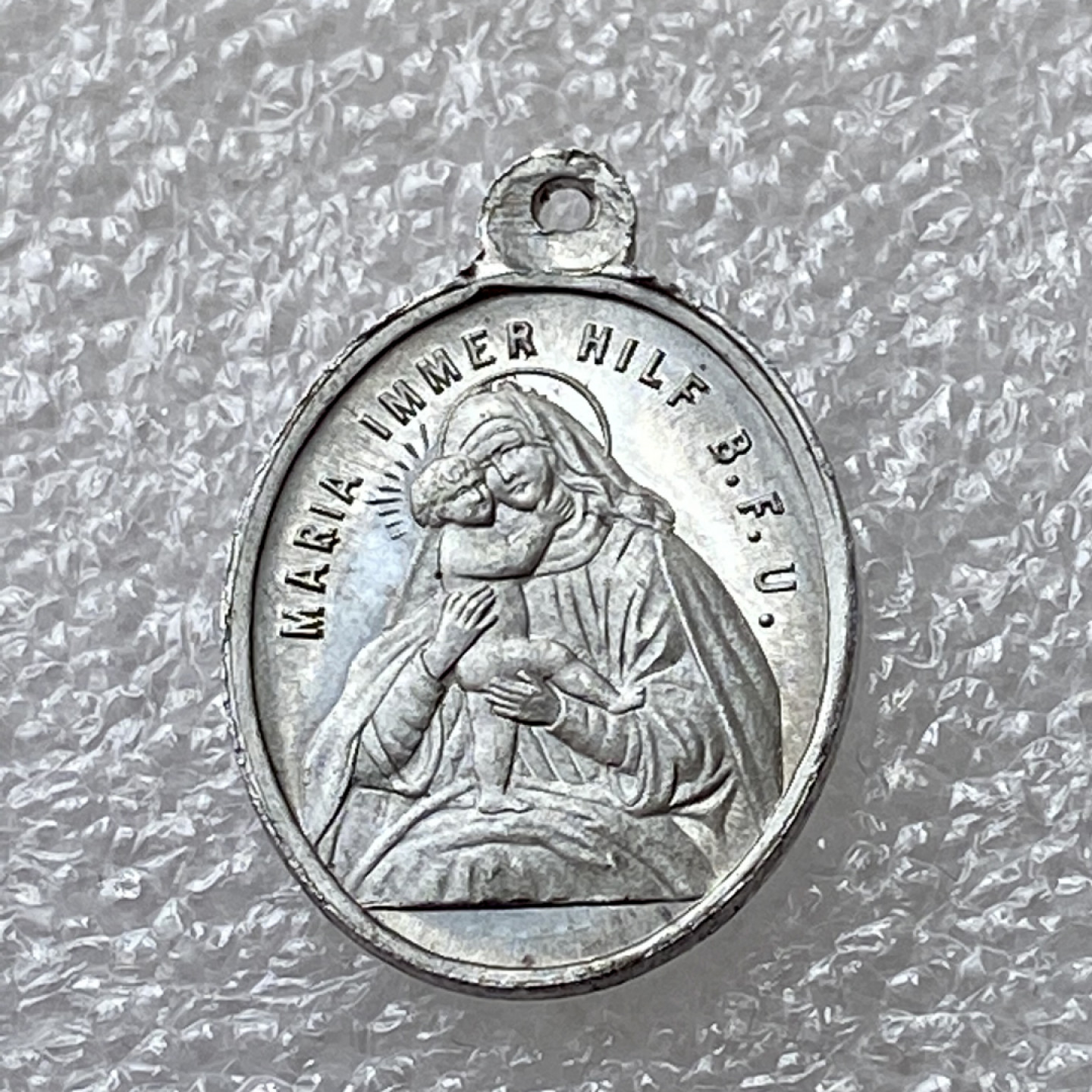 【Numismatist】第四场-0起拍-0佣金-包邮-世界硬币 奥地利圣母玛利亚宗教徽章 16*22mm大小 非常精致