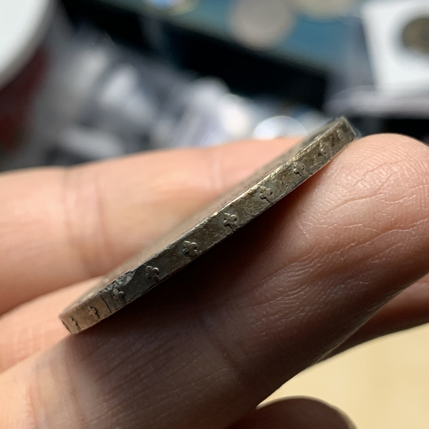 《竞宝斋》第30场-周日，周一，周二3场连拍（全场顺丰包邮） 西班牙 1898年 阿方索十三世 双柱5比塞塔 大银币 五彩包浆 AU的状态