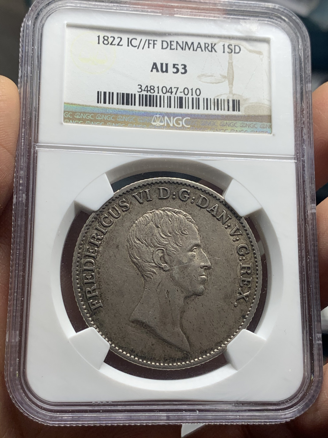 《竞宝斋》第30场-周日，周一，周二3场连拍（全场顺丰包邮） NGC-AU53 丹麦1822年 弗雷德里克六世 1达勒 克朗大银币 少见