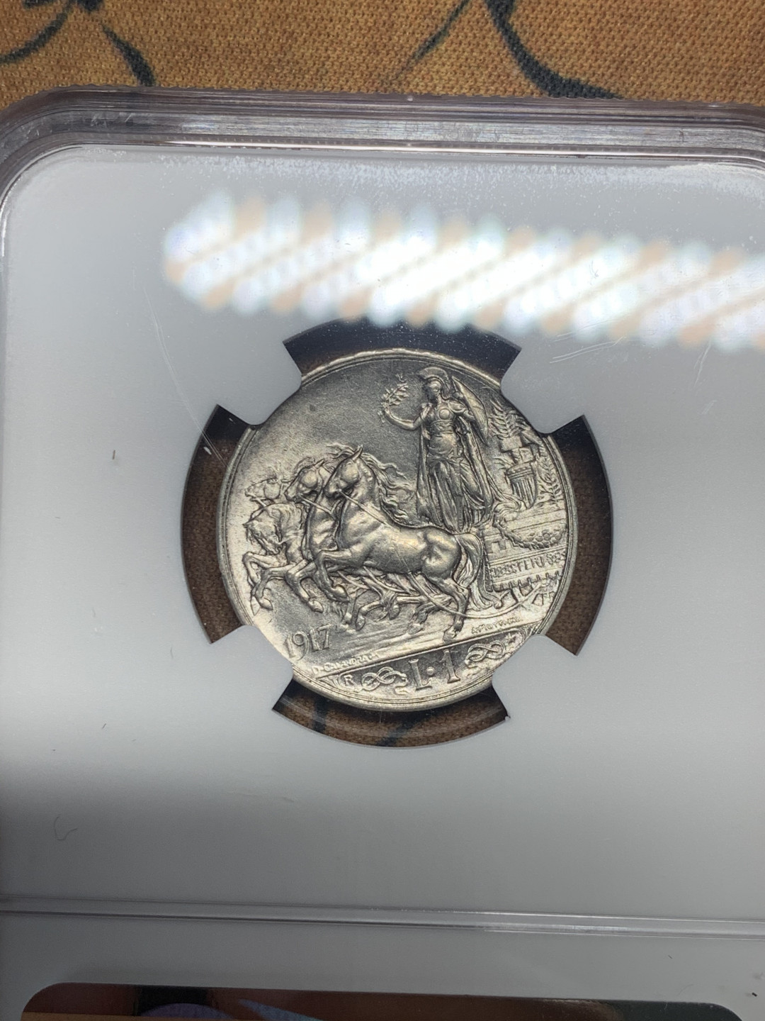 《竞宝斋》第30场-周日，周一，周二3场连拍（全场顺丰包邮） NGC-MS62 意大利 1917年 胜利马车 1里拉银币 原光状态 