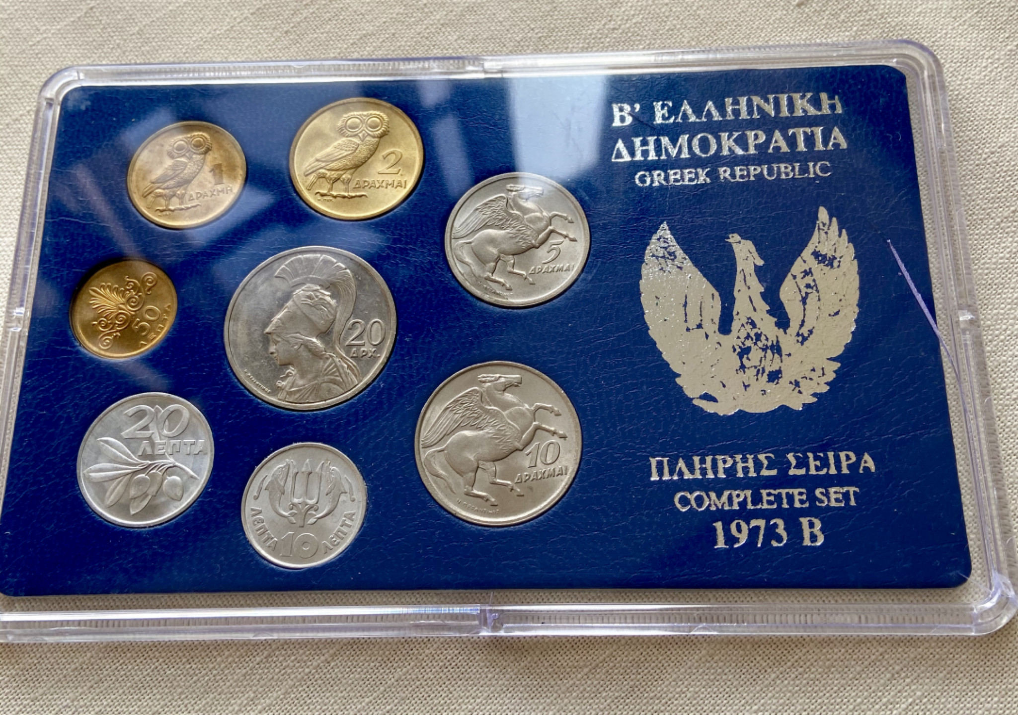 【Numismatist】第四场-0起拍-0佣金-包邮-世界硬币 希腊1973B套币 非常经典漂亮的一组硬币 盒子设计得也很不错