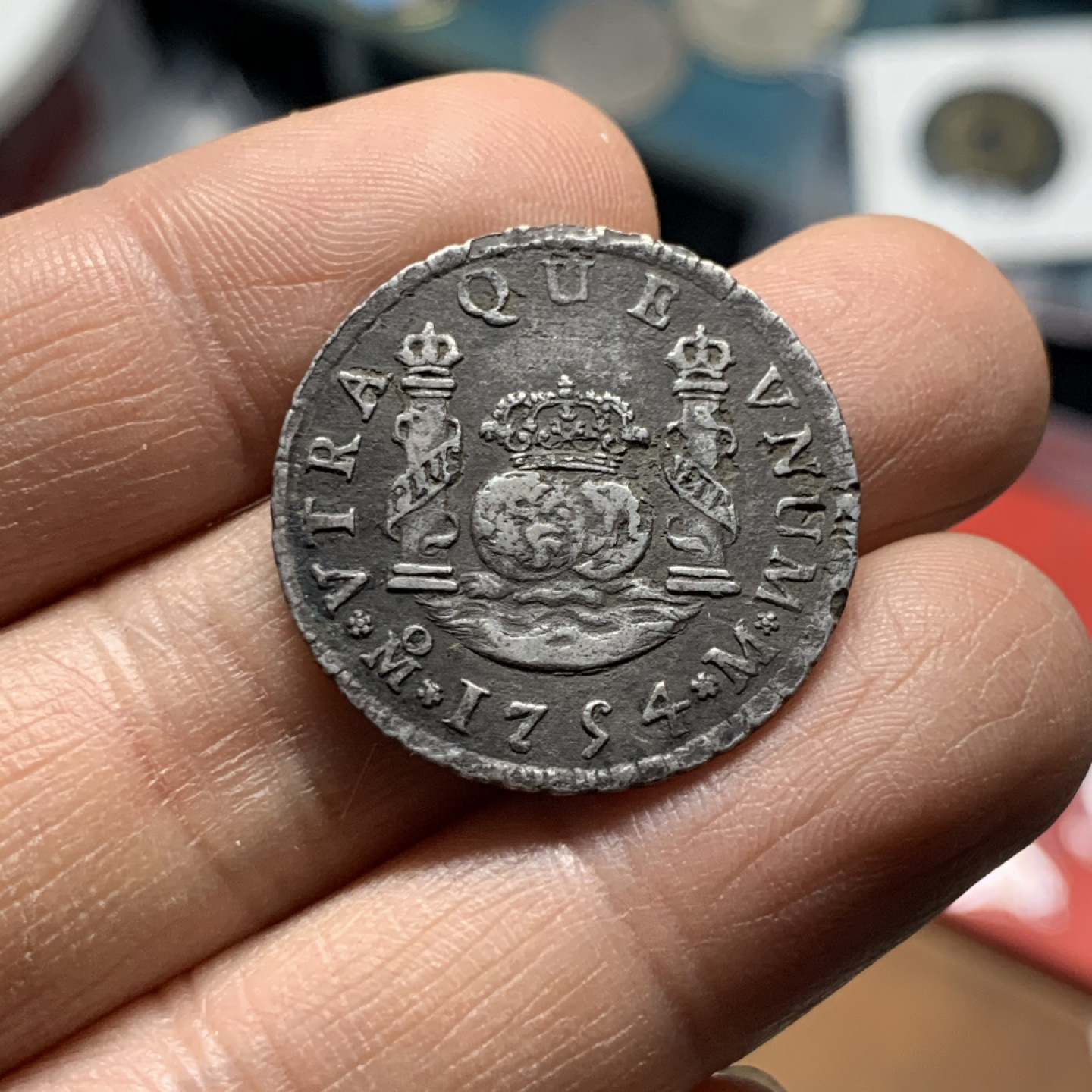 《竞宝斋》第30场-周日，周一，周二3场连拍（全场顺丰包邮） 西属 墨西哥 1754年 斐迪南五世 2R 地球双柱银币27.1mm，6克